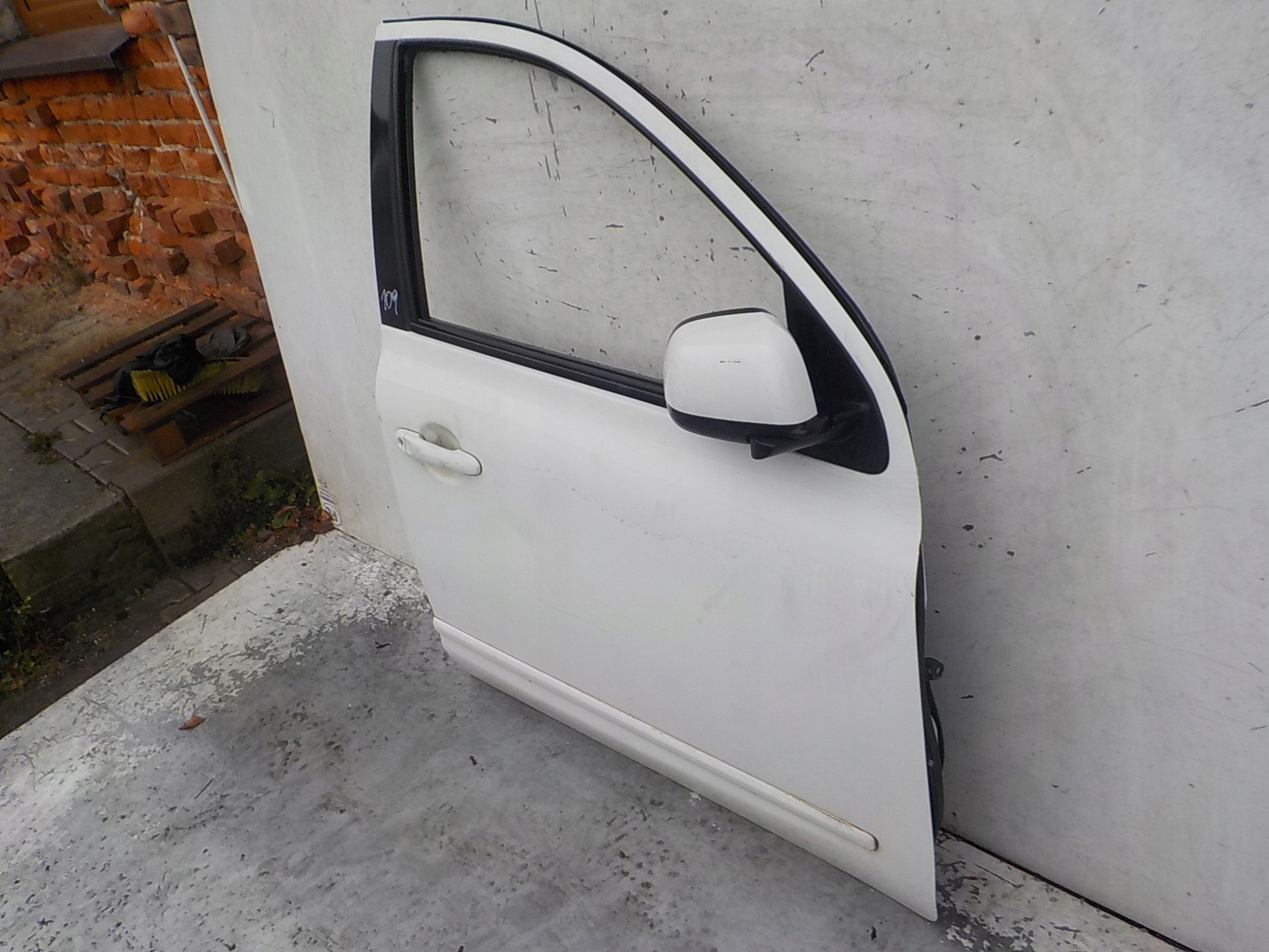 109 NISSAN MICRA IV K13 door right front front