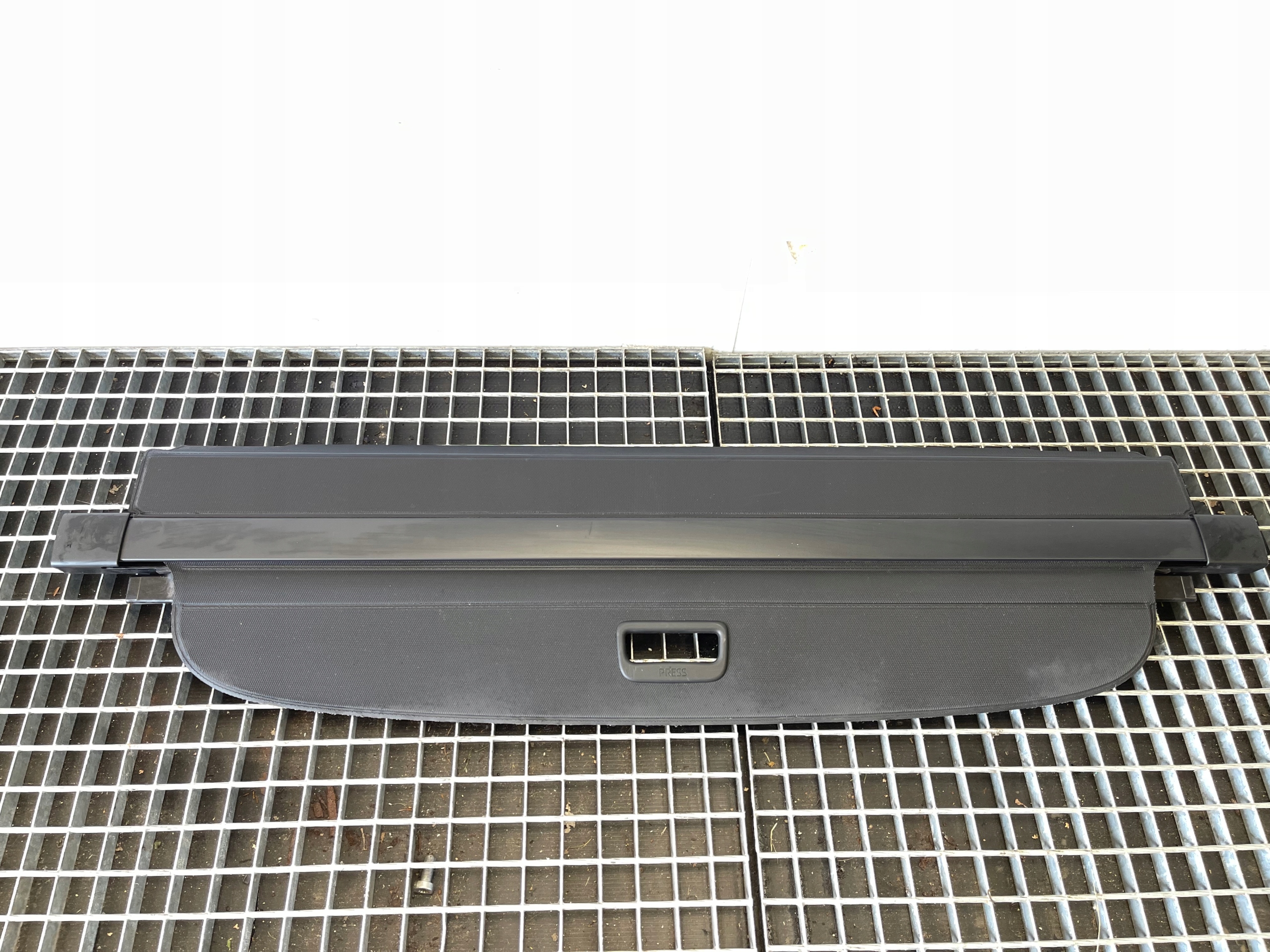 SKODA OCTAVIA III 3 blinds boot original 13-19 5E9867871B
