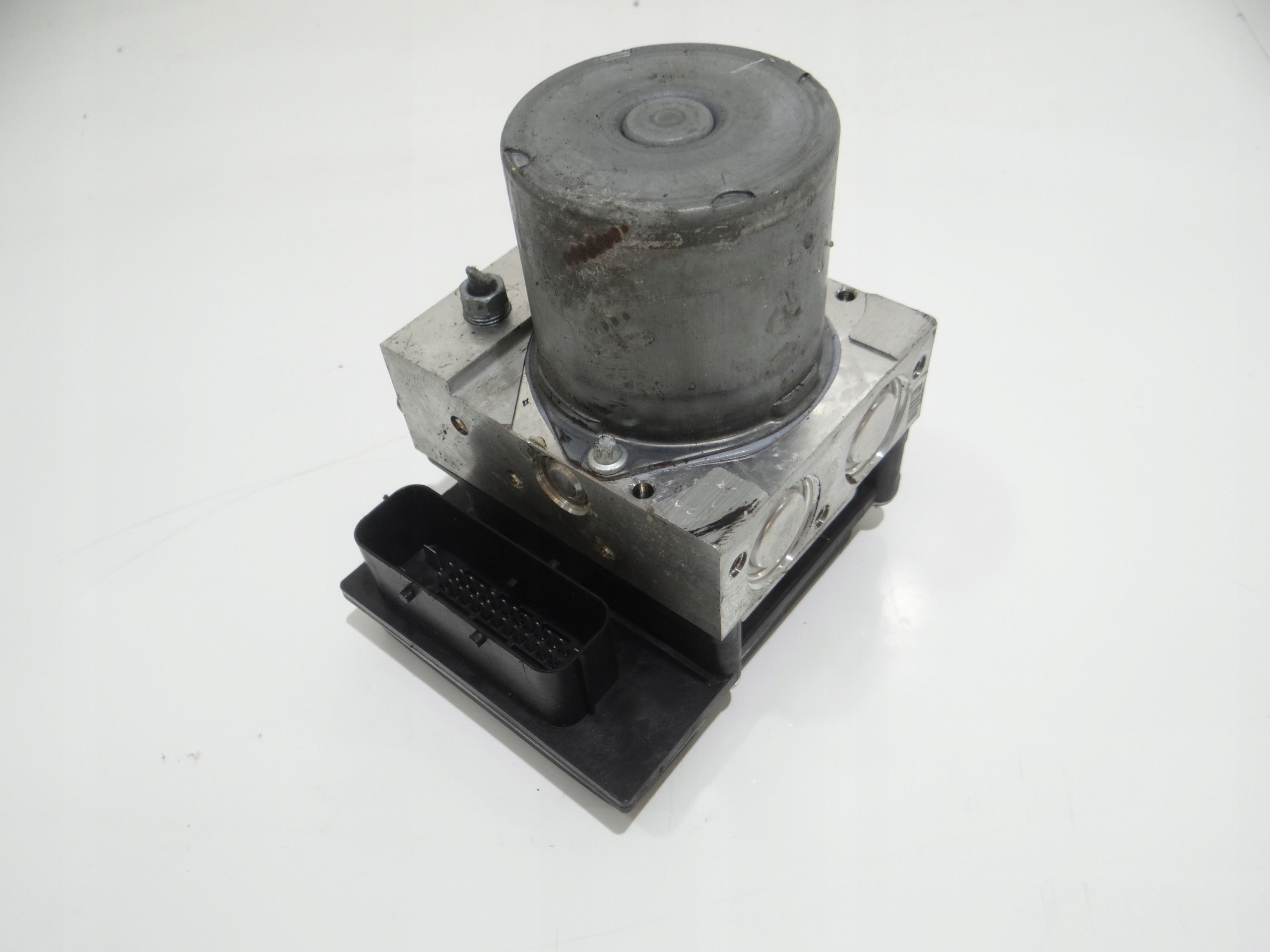 BMW X1 E84 N47D20C servofreno ABS 6799417