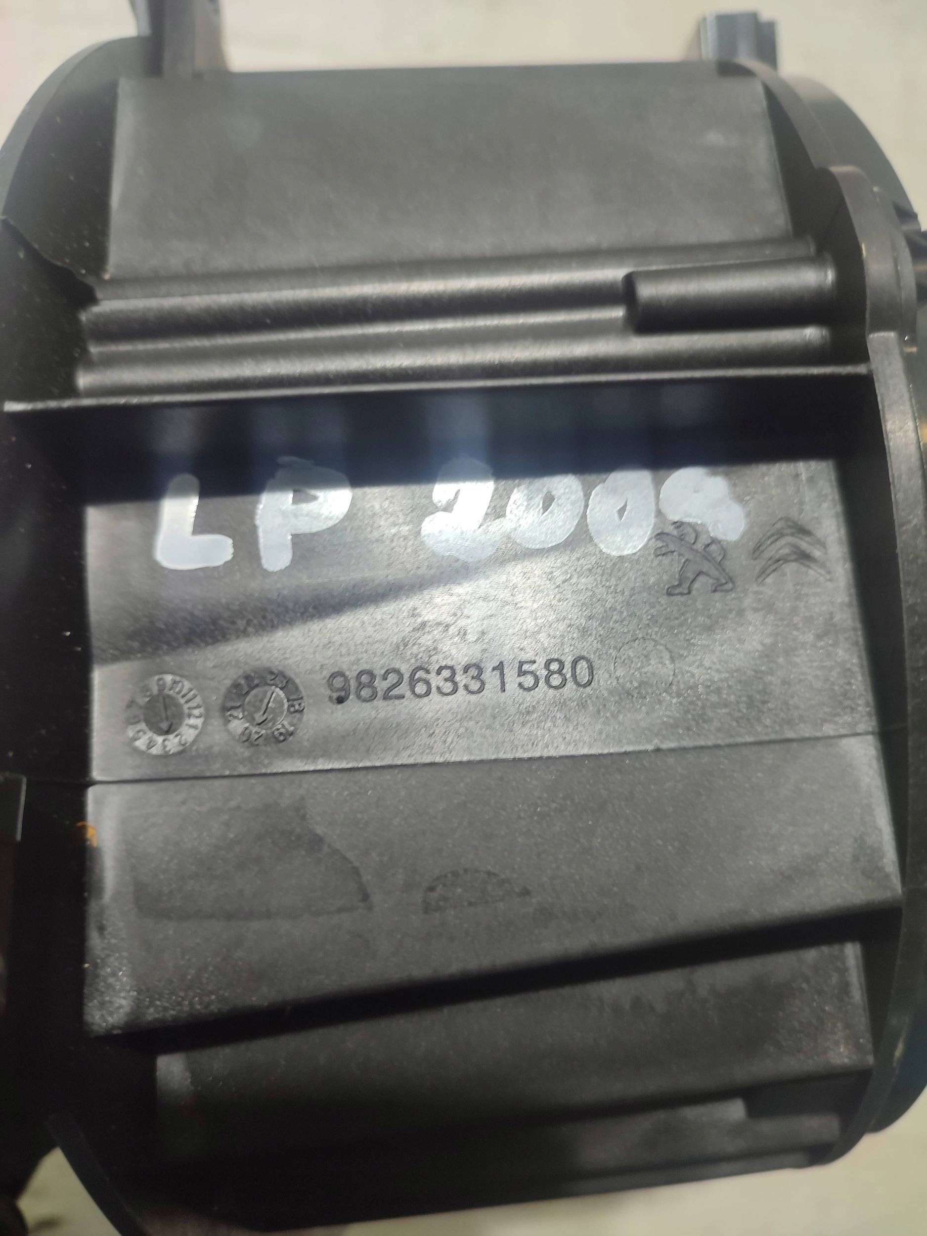 Peugeot 2008 II 2020 front side left speaker door przednich