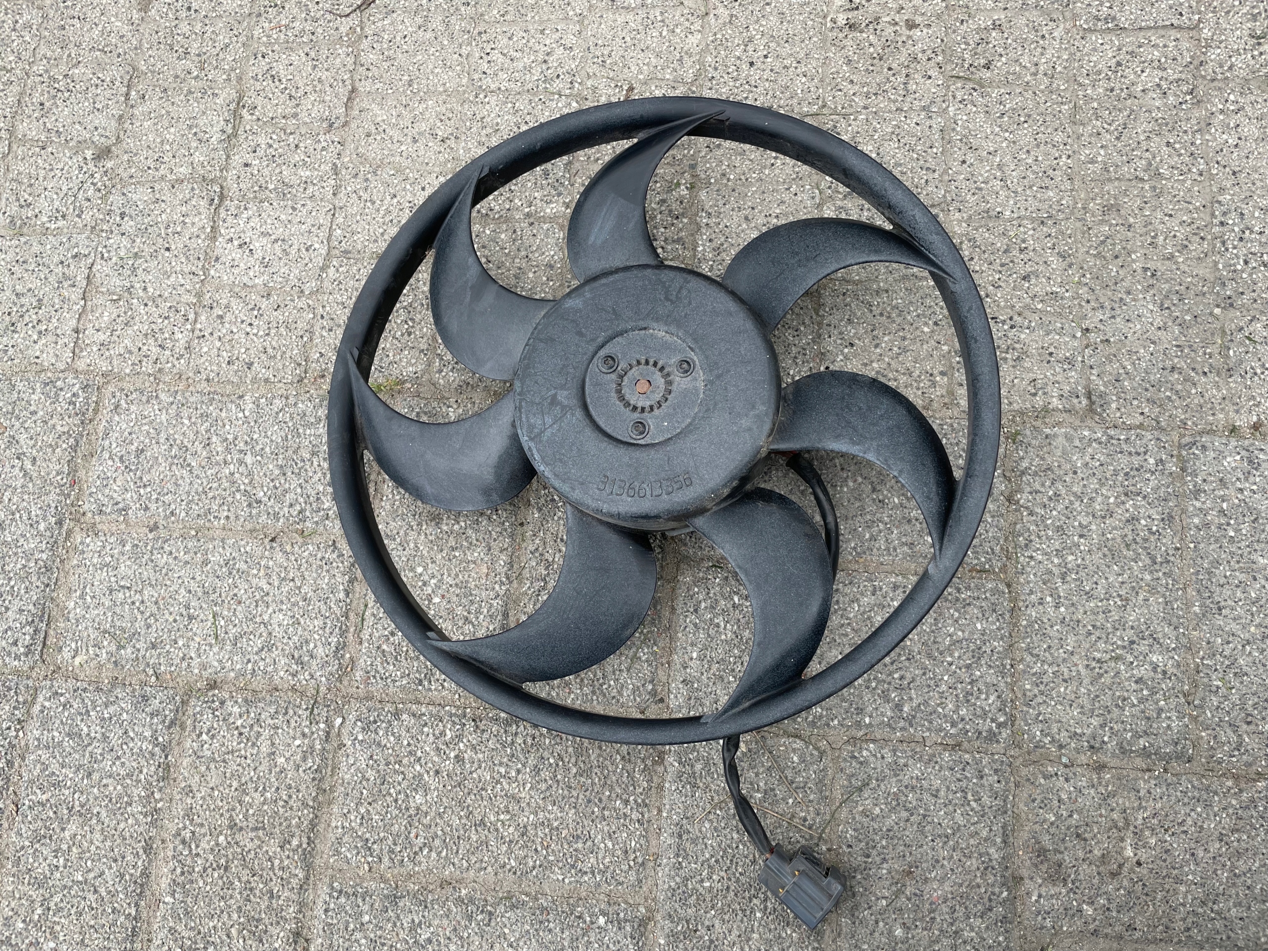 ventilátor chladiče MAZDA 3 3137228043 3136613356