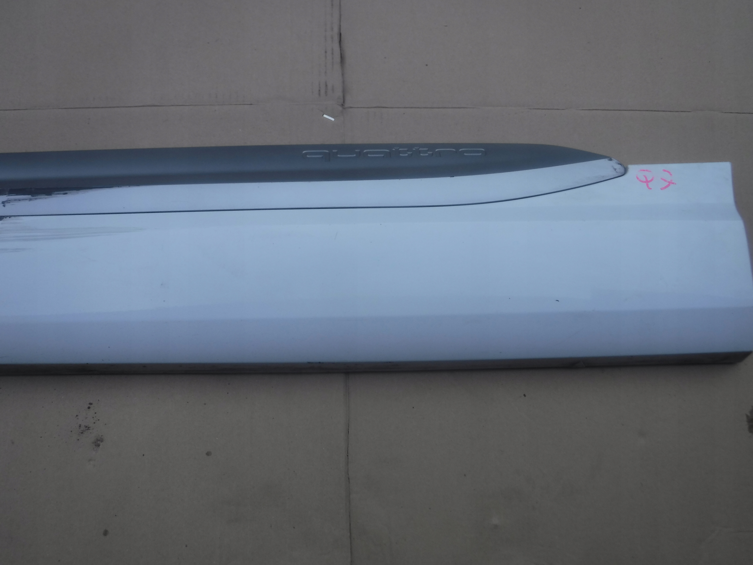 AUDI Q7 s line moulding door left rear part 4M0853969B
