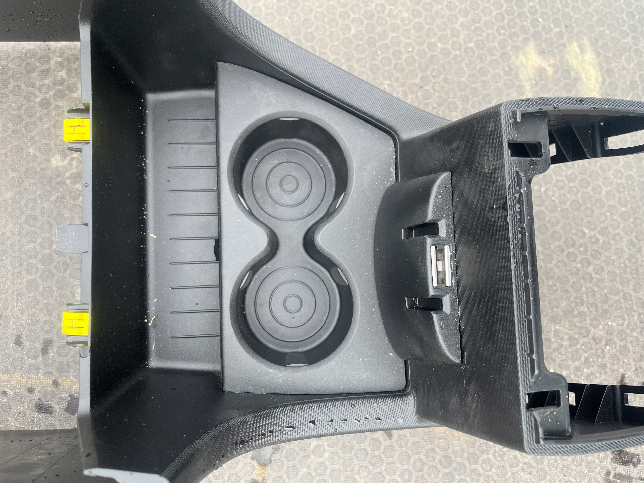 renault TWINGO III 1.0 тунель середина бардачок 681044476R