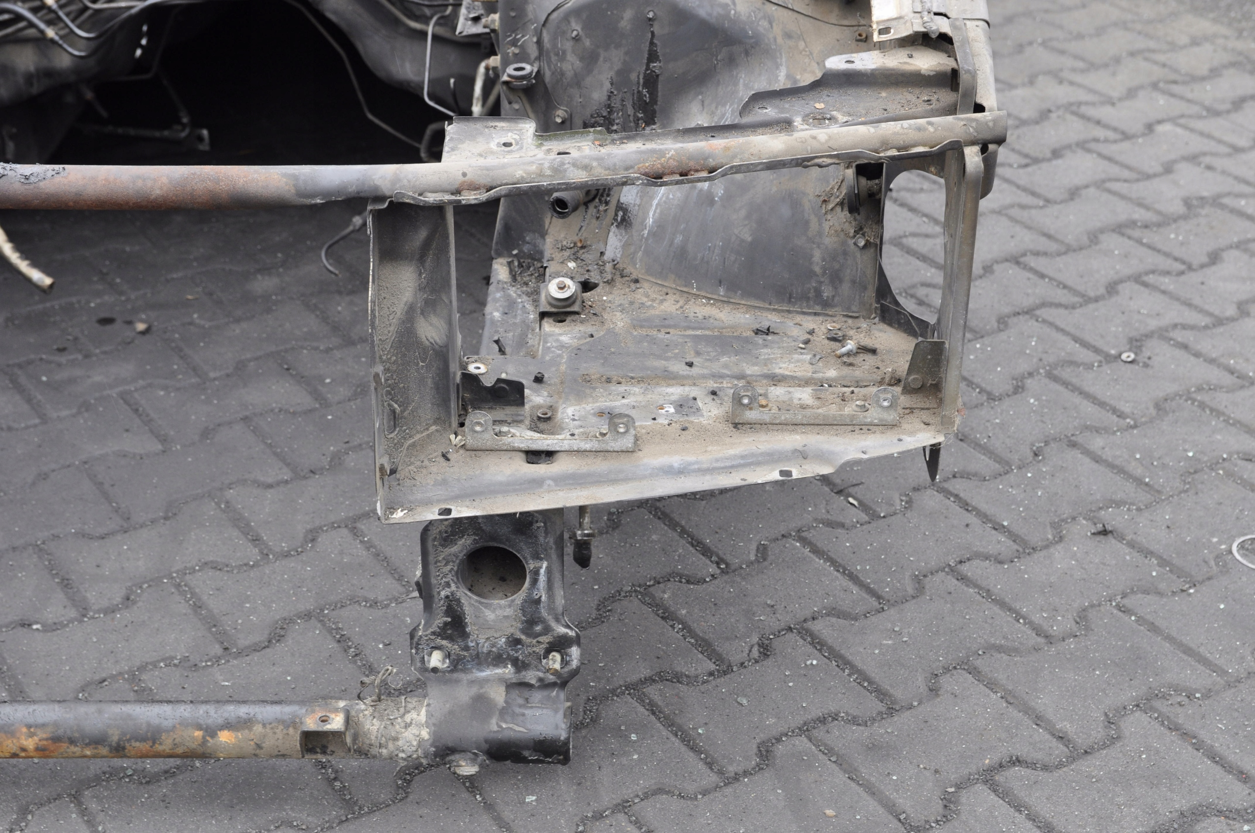 BENTLEY ARNAGE DRUGI LIFT ĆWIARTKA PODŁUŻNICA LEWA PRZÓD Producent części Bentley