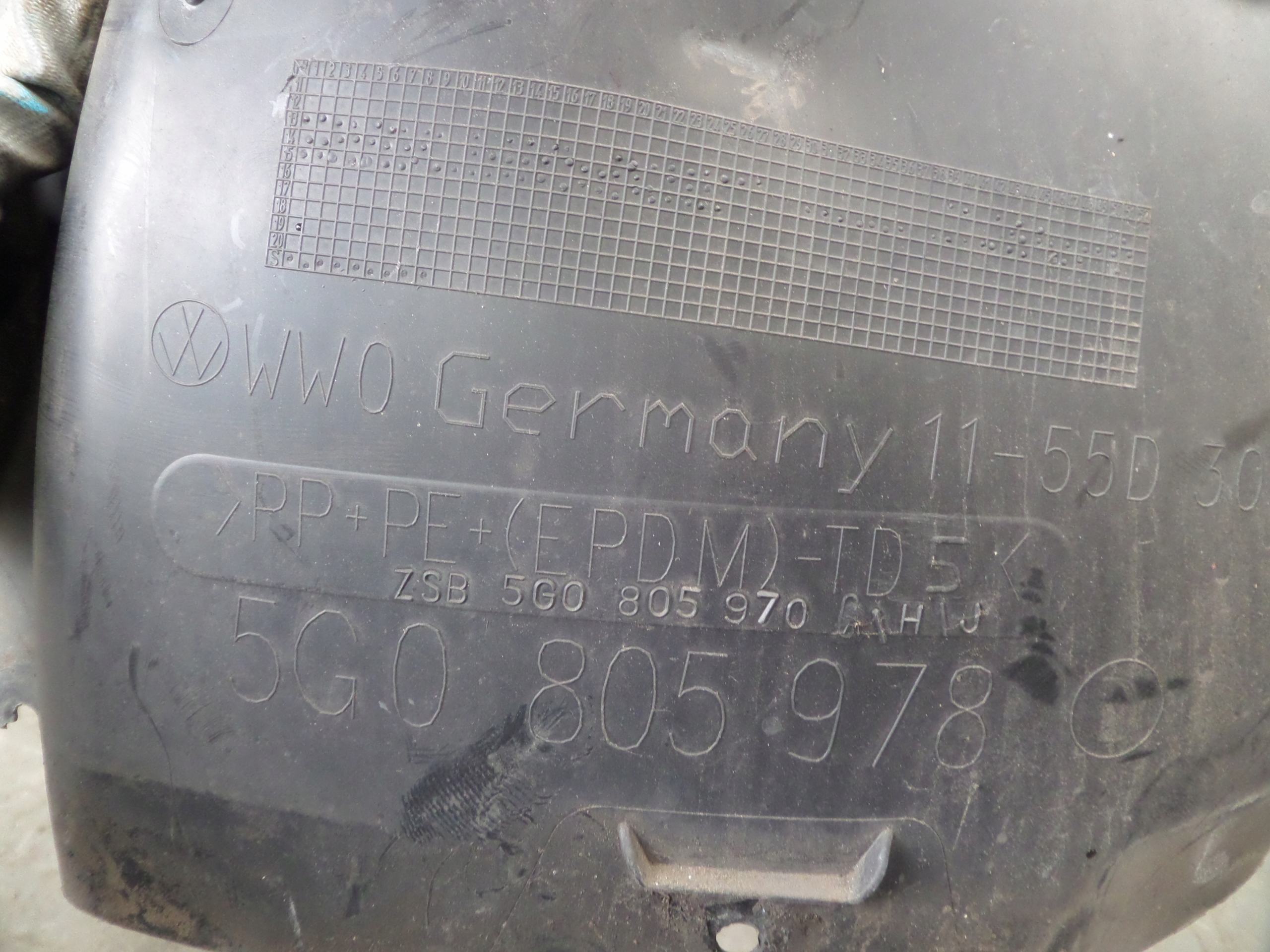 VW Golf VII mudguard right front 5G0805978