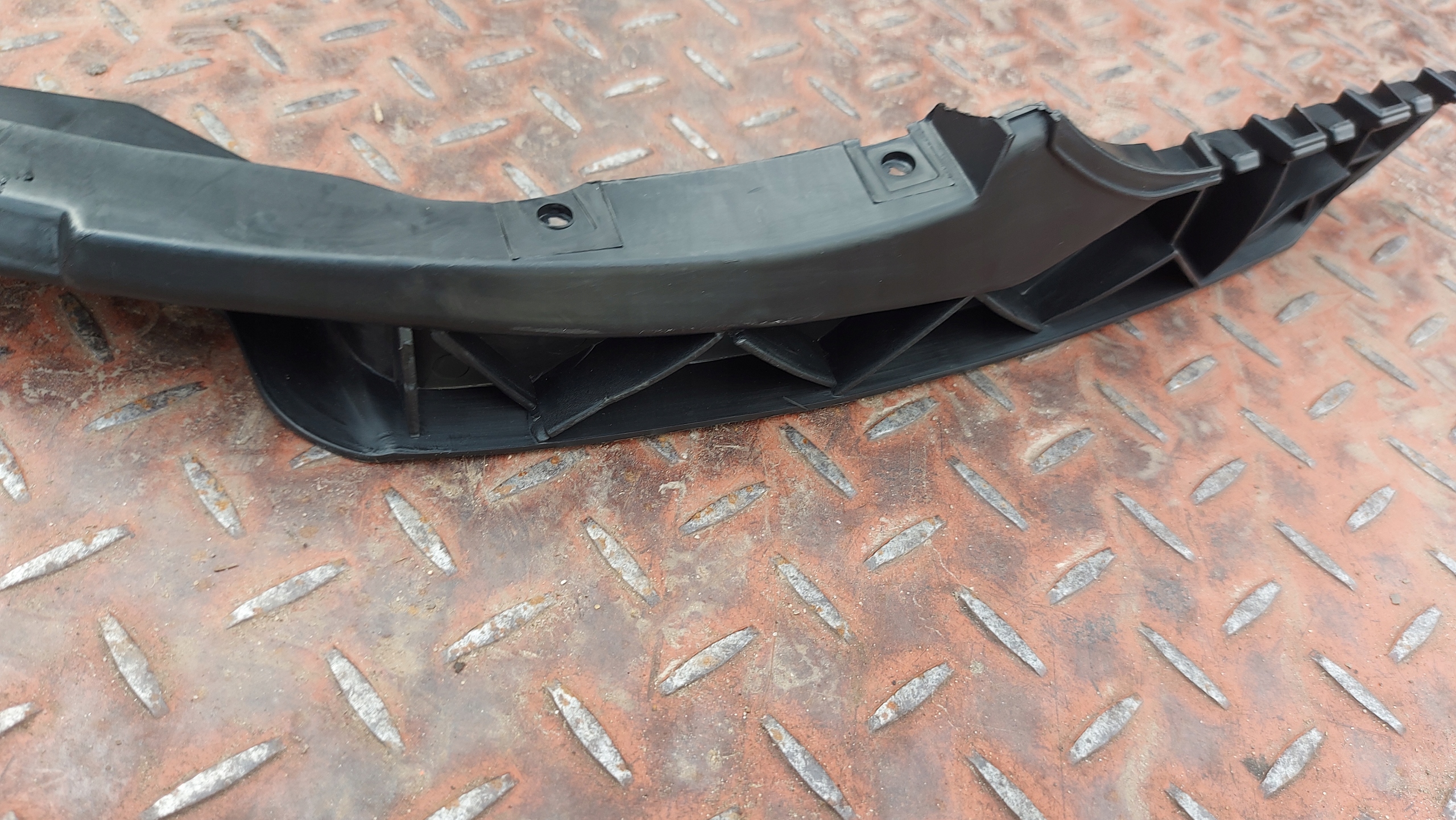 bumper bracket left front SKODA OCTAVIA II