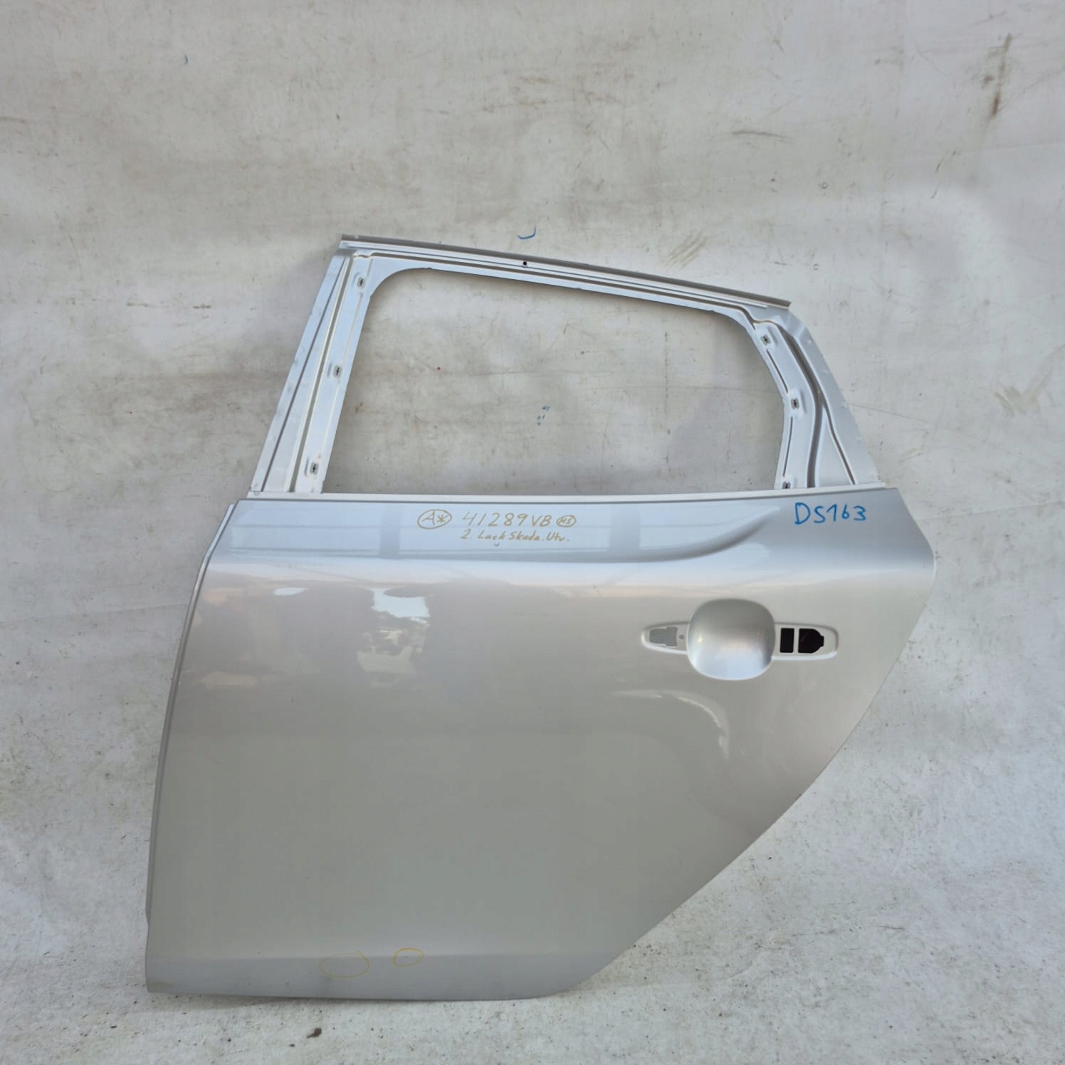 VOLVO V40 II 12- door left rear part rear.