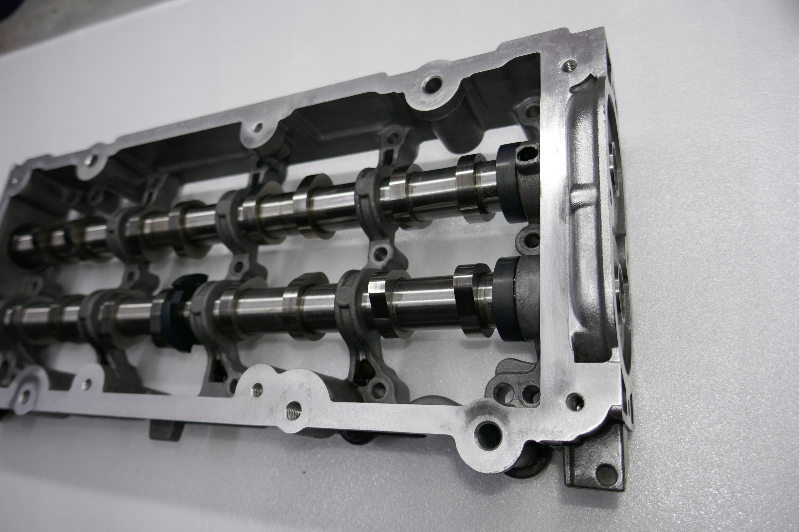 WAŁKI ROZRZĄDU 2.0TDI VOLKSWAGEN T6 MAN CRAFTER 04L103308B Producent części Audi OE