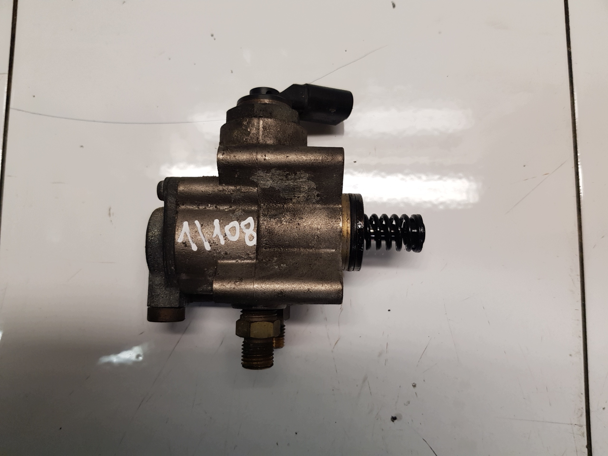 AUDI A4 B7 A6 C6 3.2 FSI pompe d'injection carburant 06E127025G