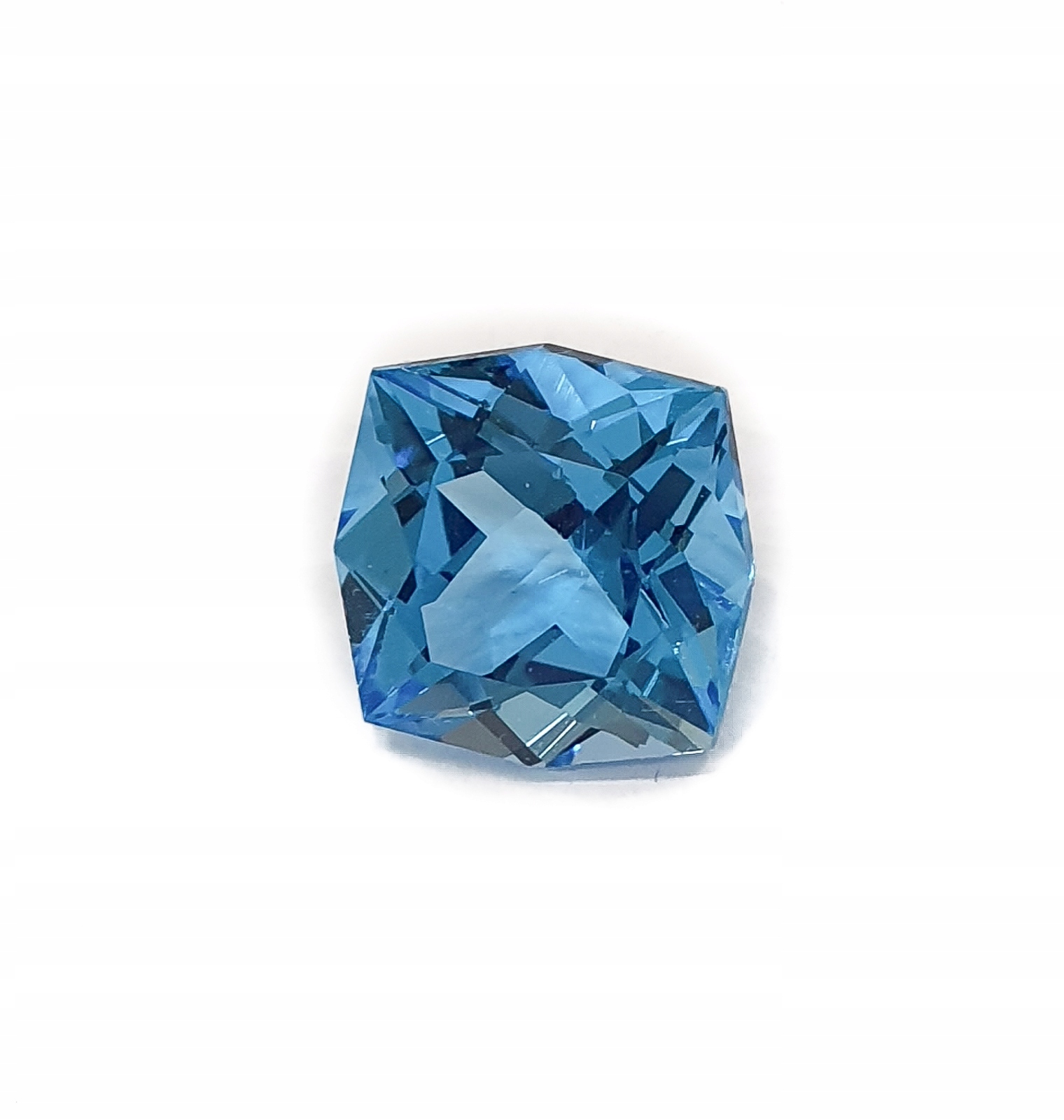 Topaz Naturany 8,67 ct Certifikát