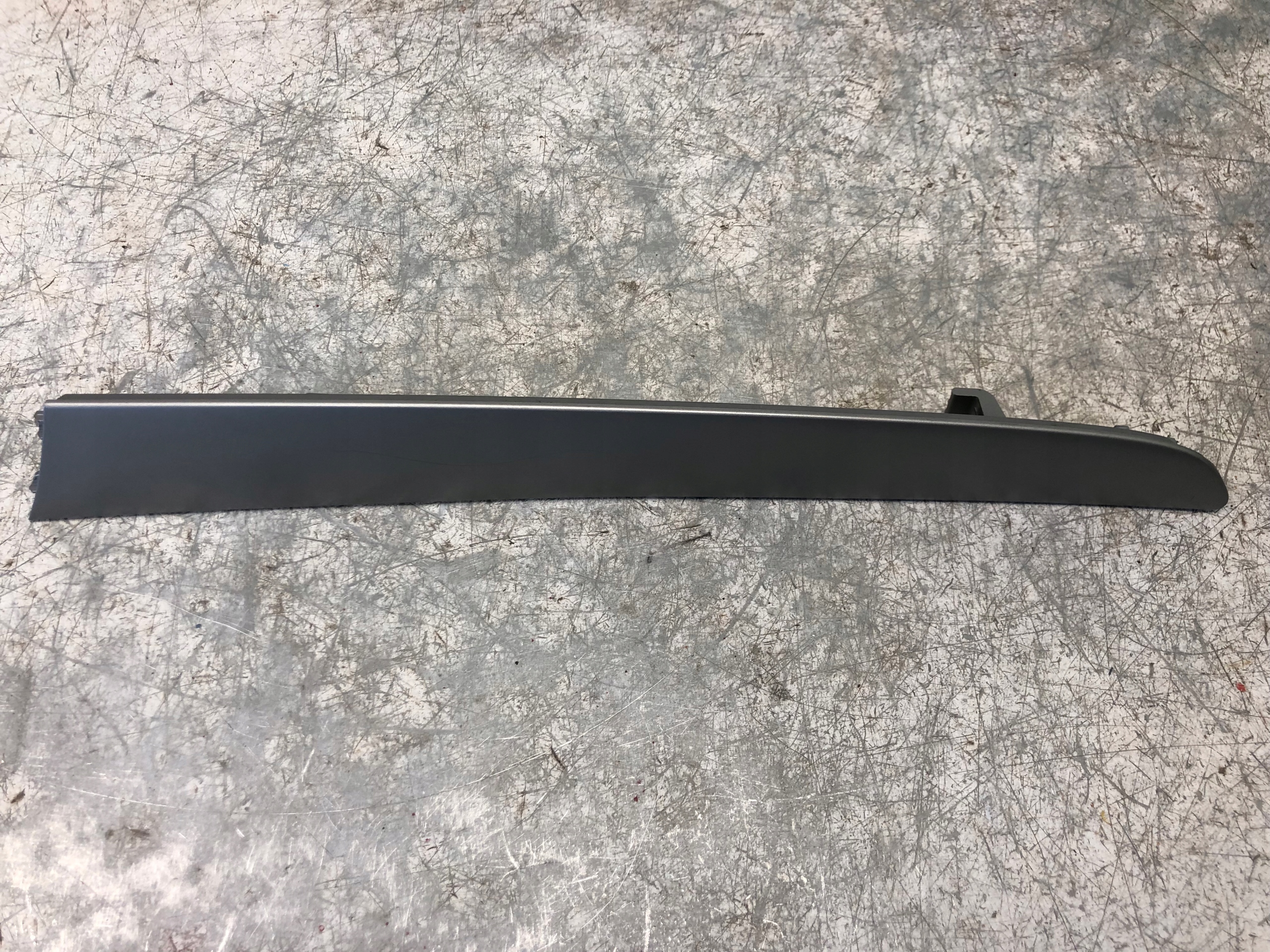 lišta DEKOR dveře pravý AUDI Q5 8R0867410