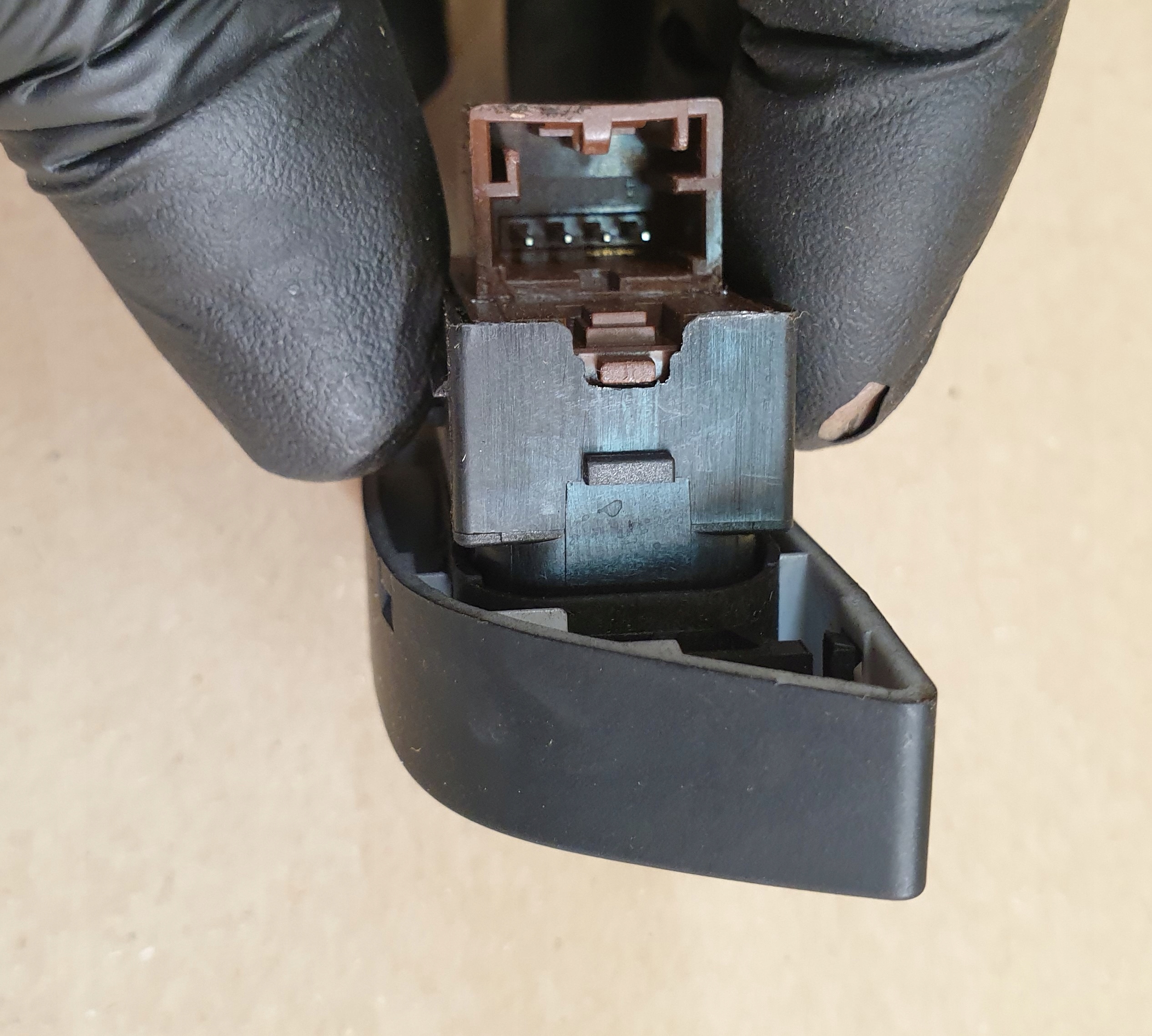 button switch BLOKADY door left front AUDI A1 OE