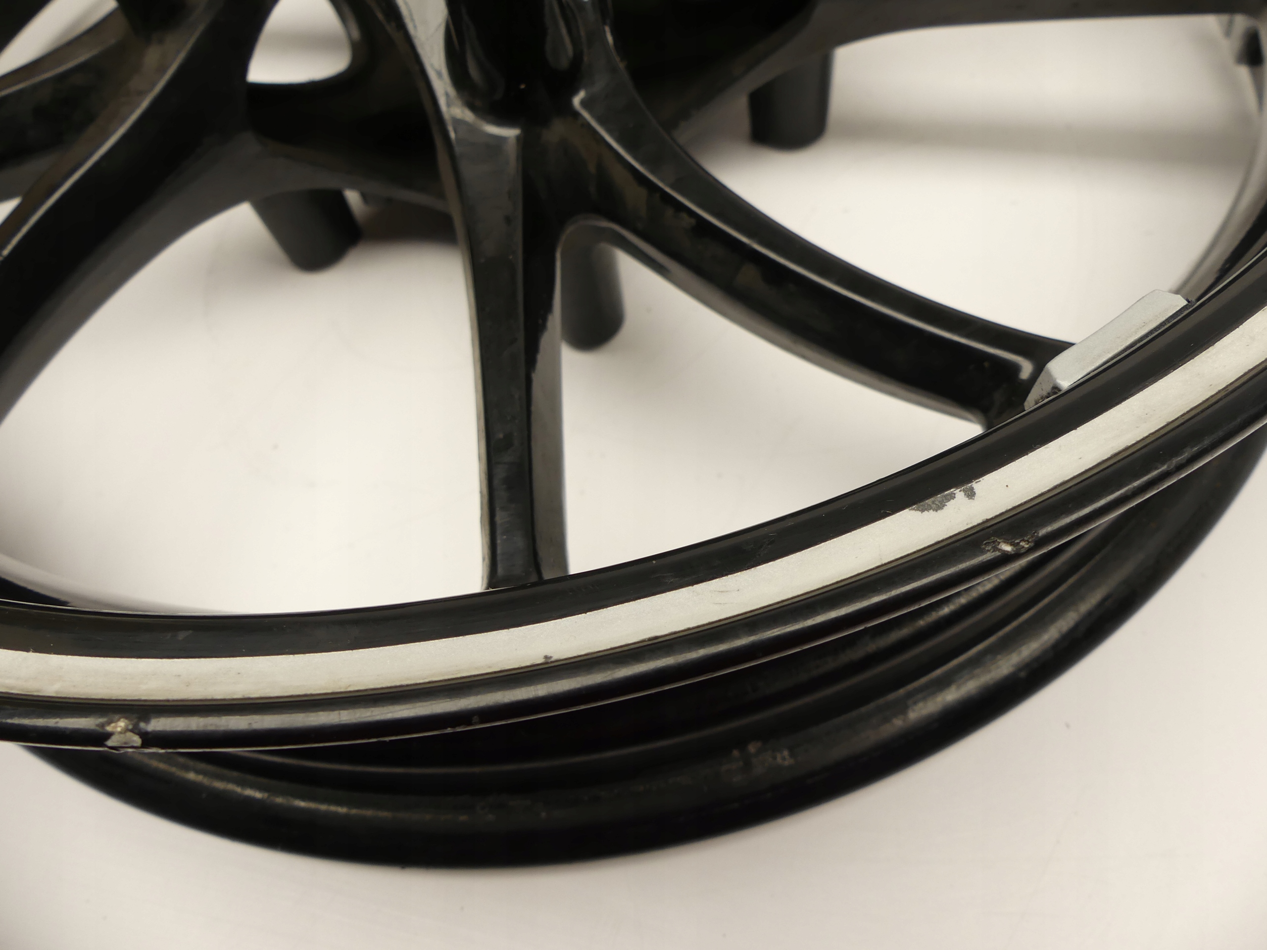 . FELGA PRZÓD KOŁO TRIUMPH SPEED TRIPLE 1050 05 + Model SPEED TRIPLE 1050 05 +