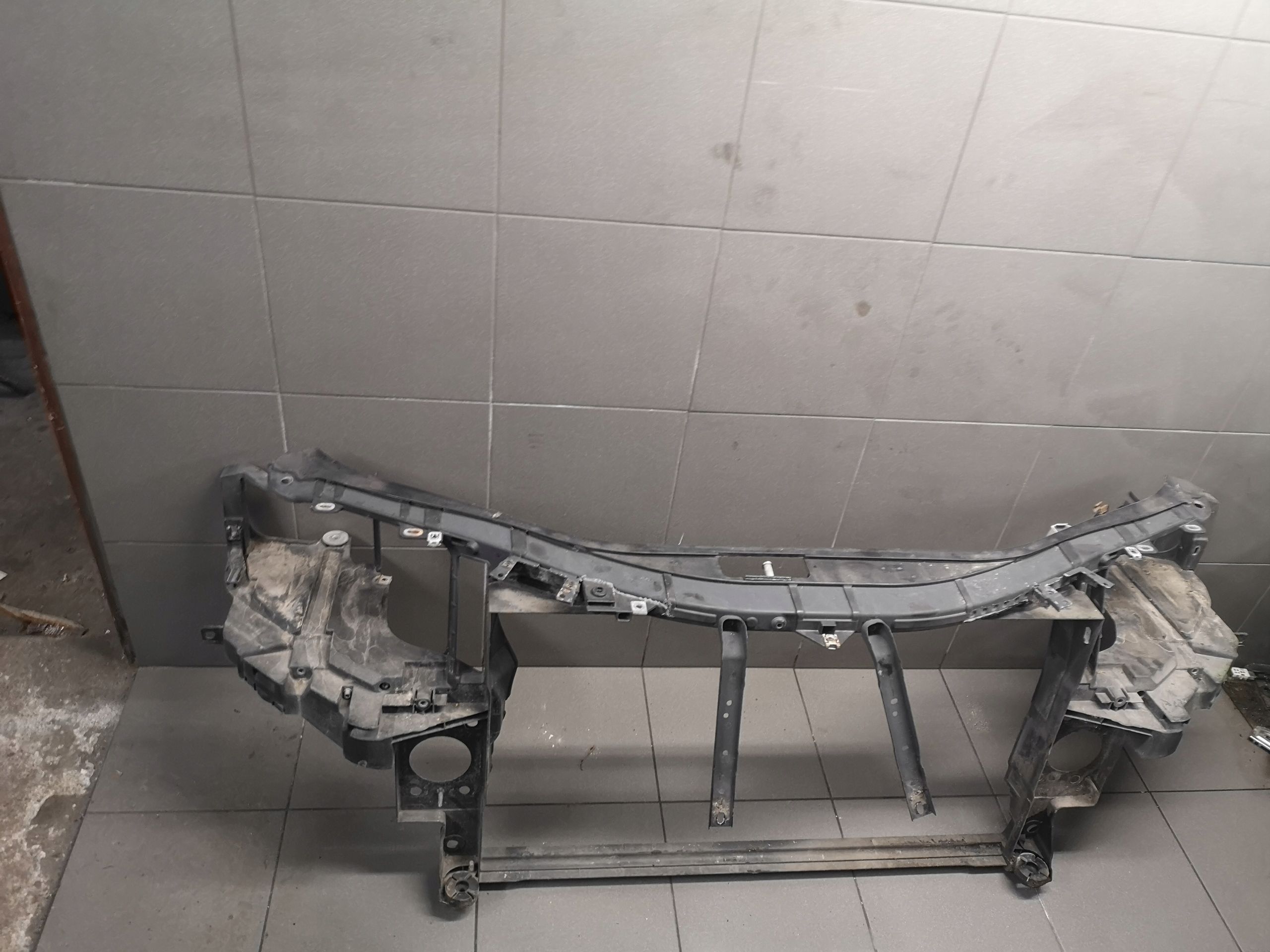 PAS PRZEDNI WZMOCNIENIA AUDI S8 D3 5.2 4E0805594C