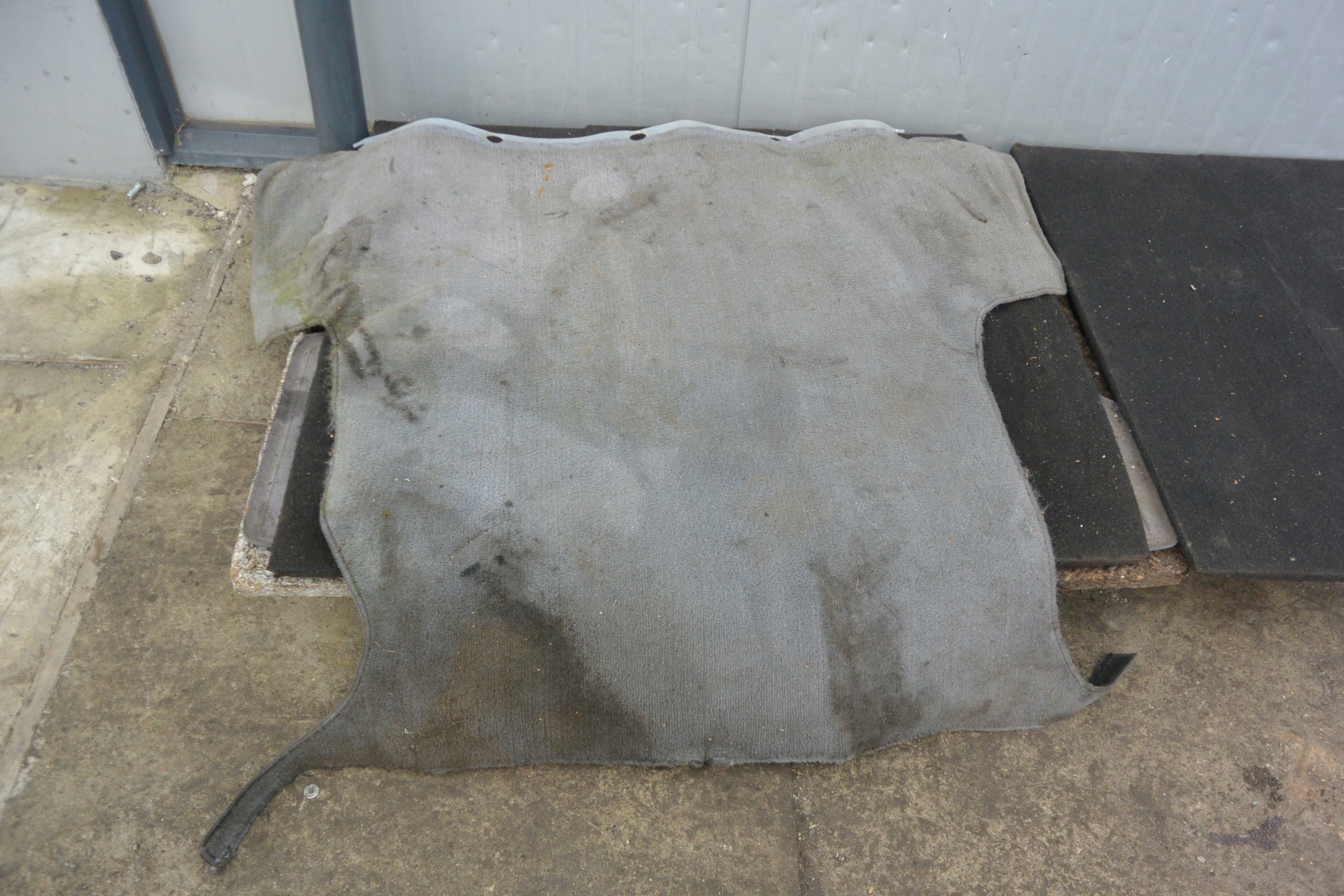 НАПОЛЬНОЕ ПОКРЫТИЕ БАГАЖНИКА TOYOTA 4RUNNER II