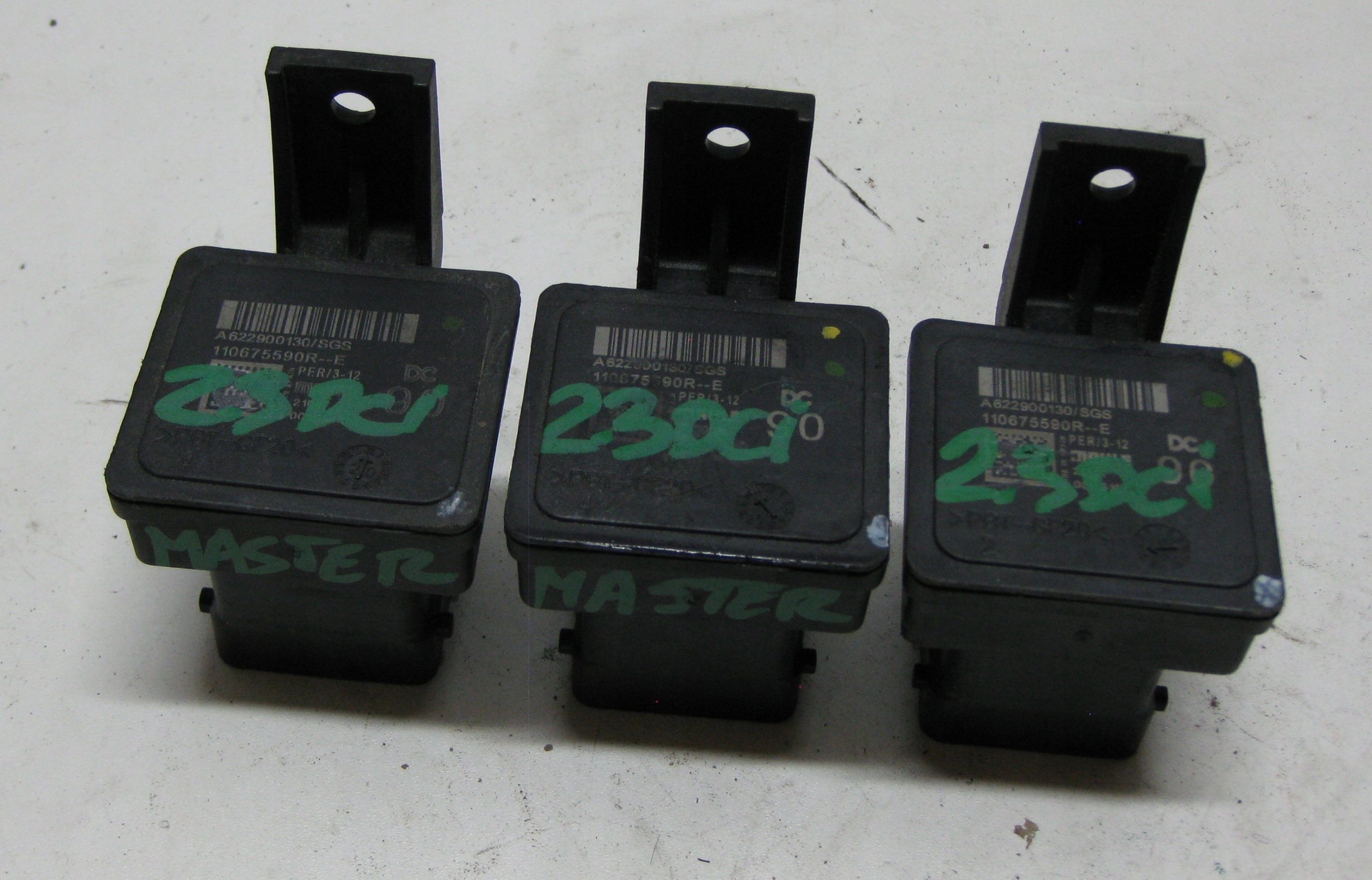 RENAULT MASTER III relay plugs ZAROWYCH 110675590R