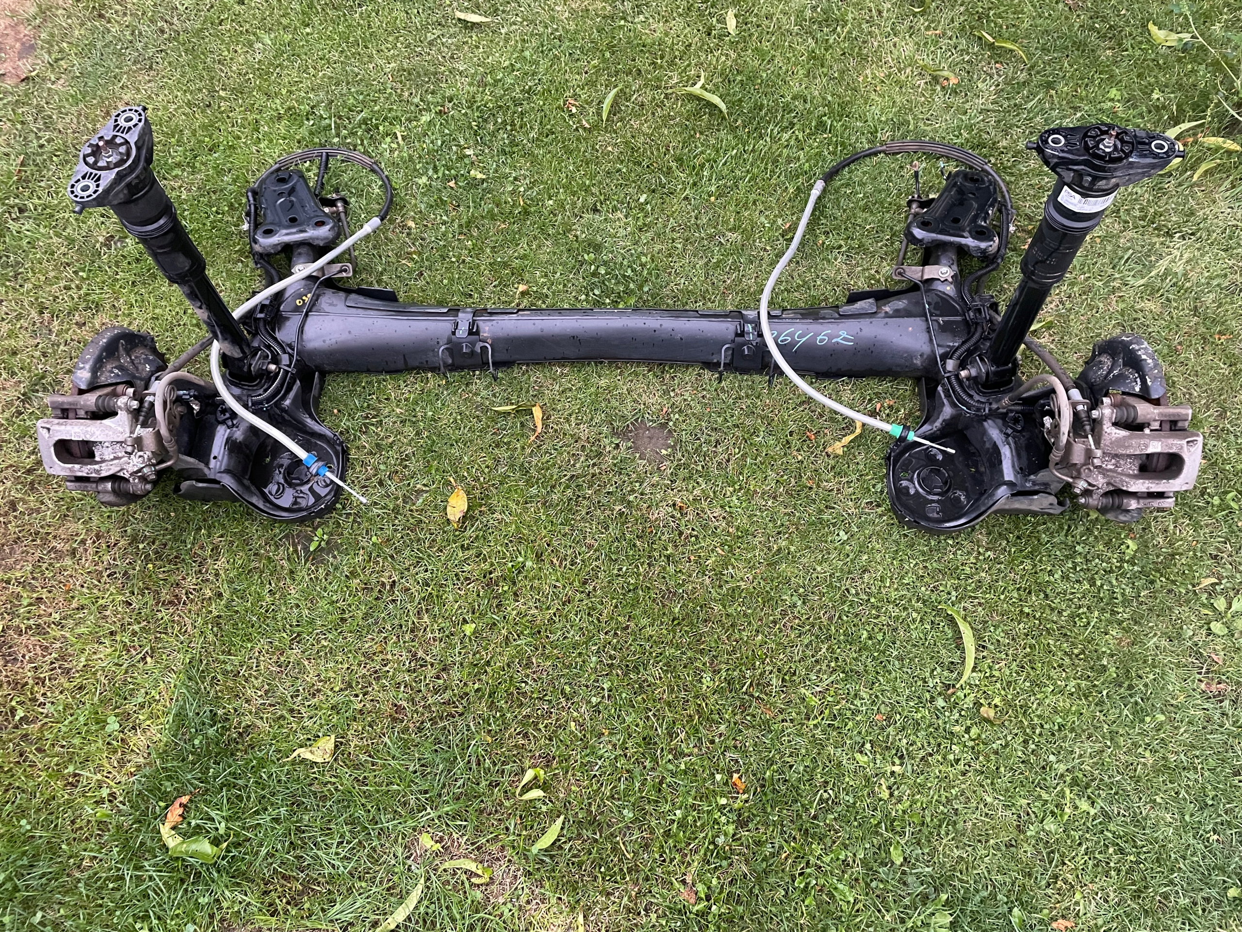 PEUGEOT 208 II BELKA ZAWIESZENIA TYLNEGO TARCZE