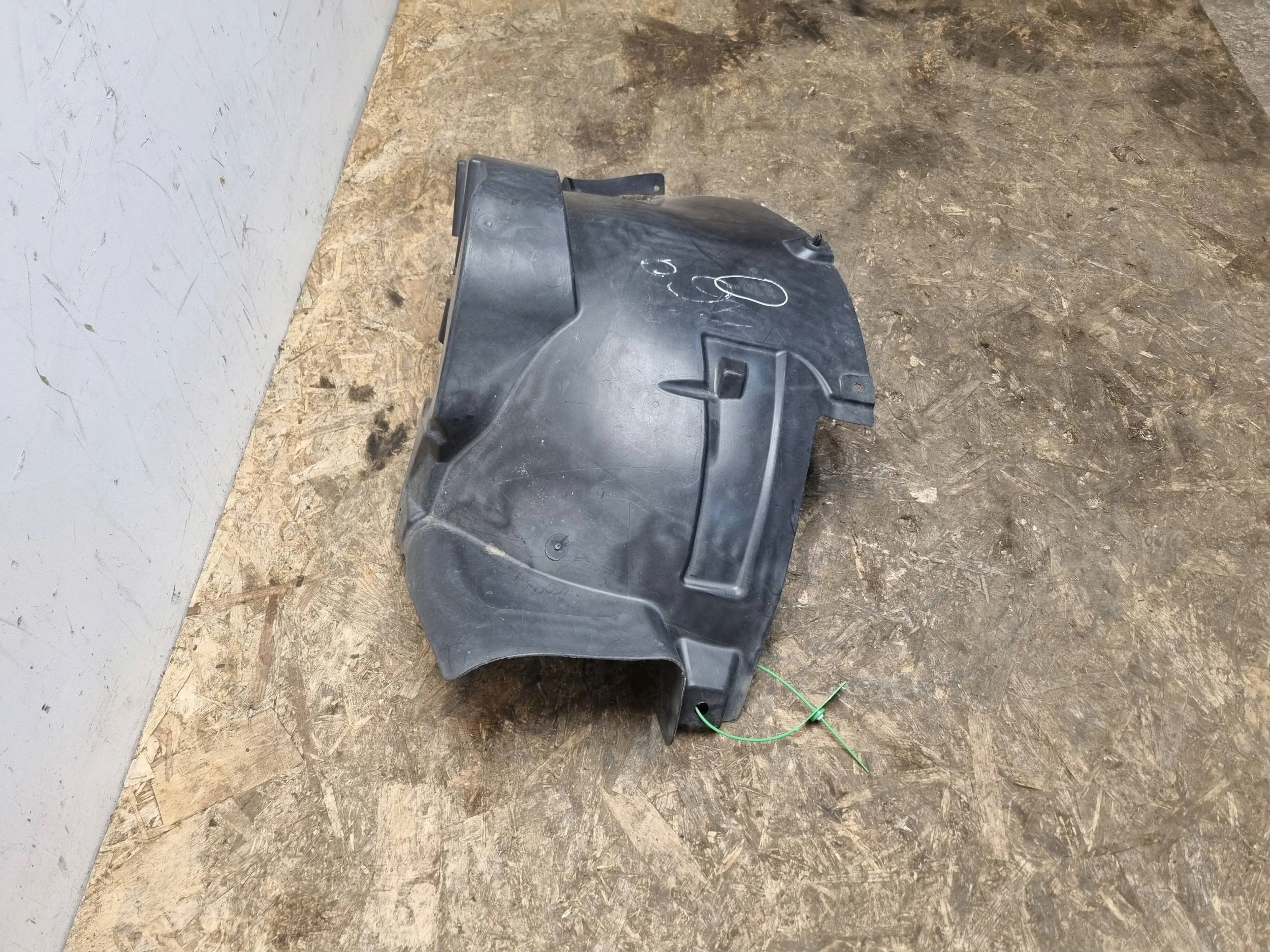 mudguard right front A1696982630 MERCEDES W169 W245