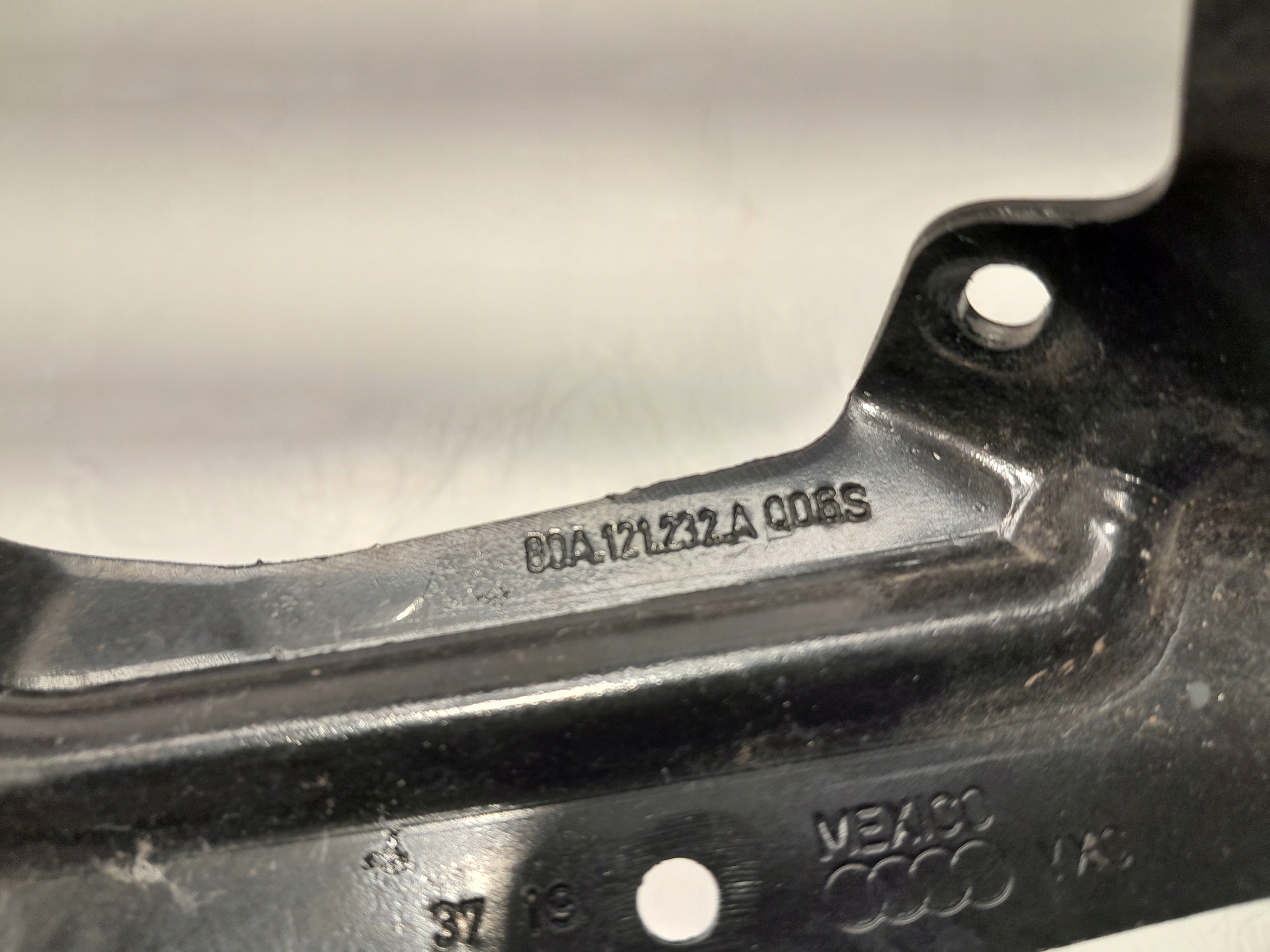 AUDI Q5 80A Support plaque POMPY d’eau 80A121232A