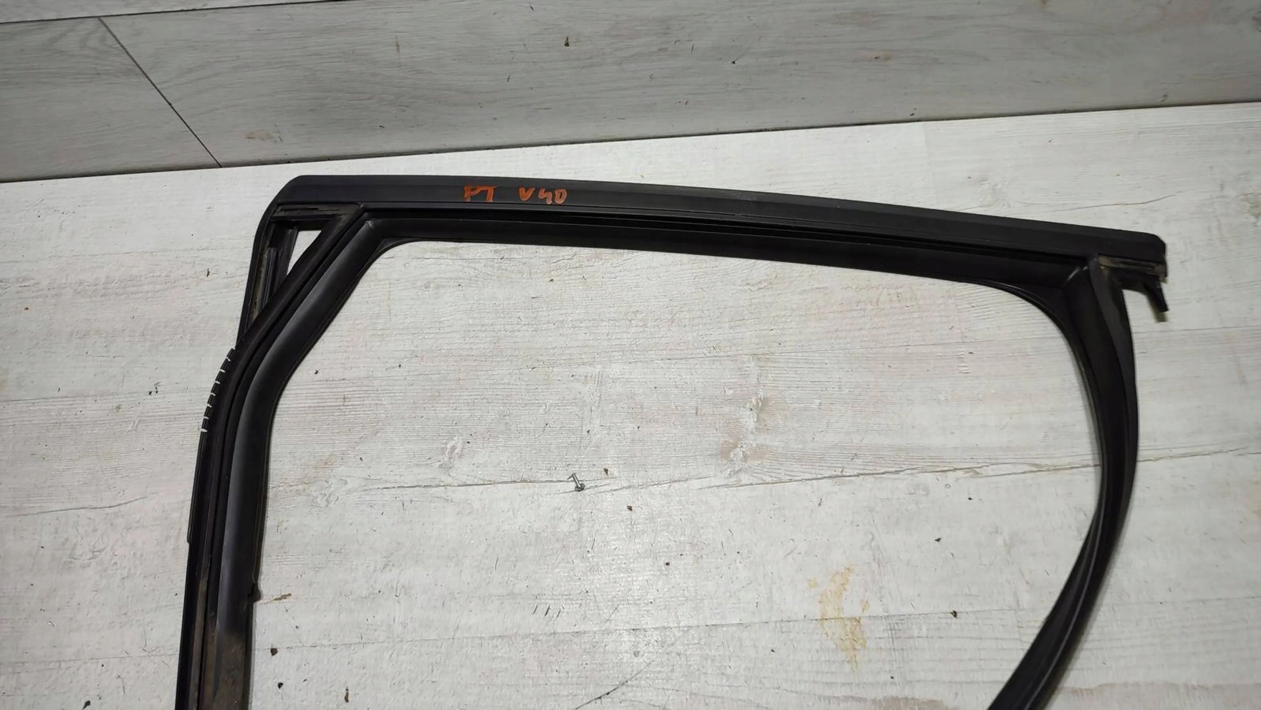Volvo V40 2018 rear part side right gasket windows door