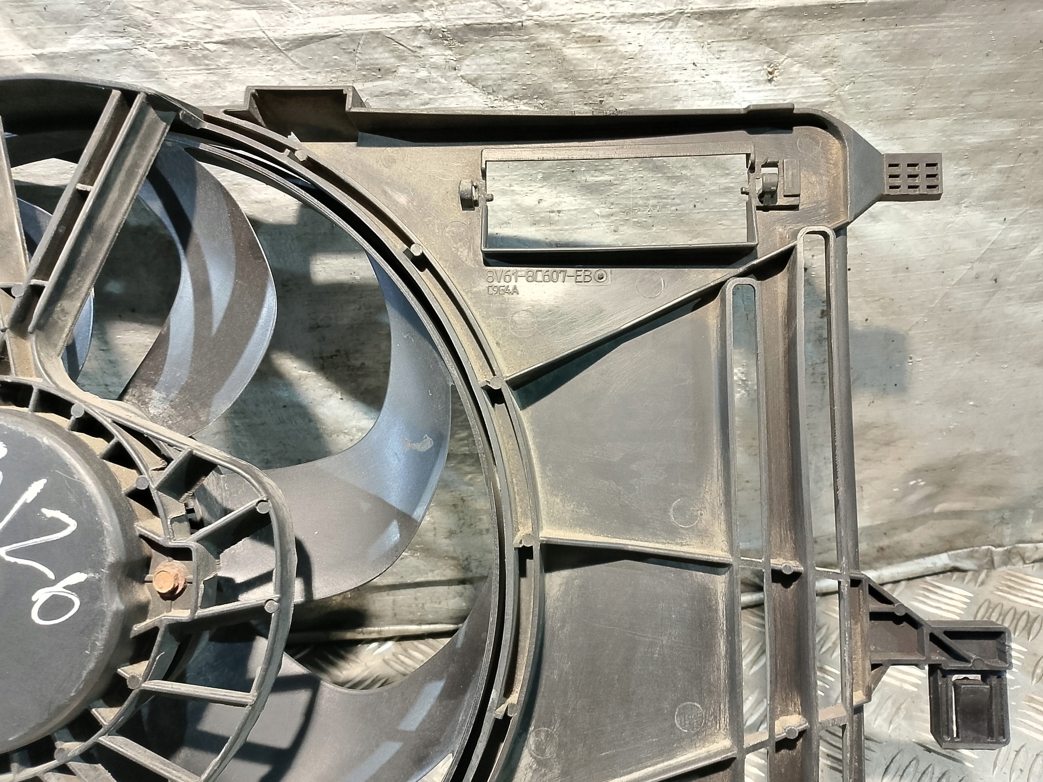 obal ventilátor chladiče FORD FOCUS MK3 1.6 TDCI 8V61-8C607-EB