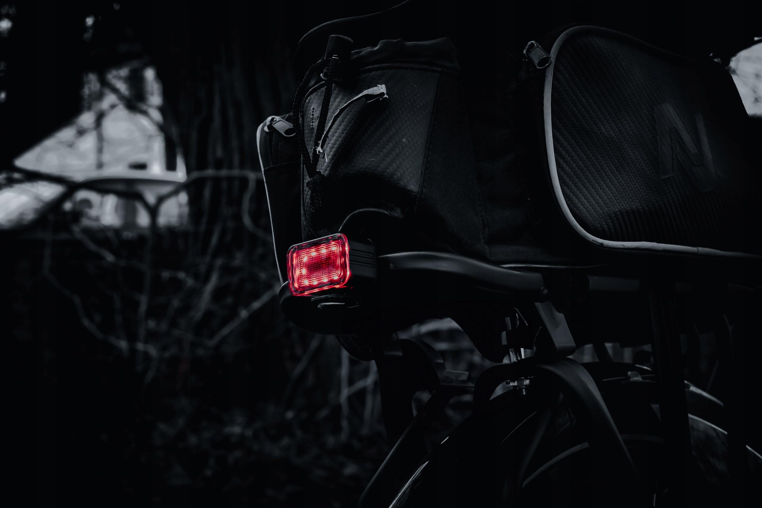 LAMPKA ROWEROWA PRZEDNIA NA KIEROWNICE + TYLNE ŚWIATŁO CZERWONE USB-C VAYOX Model OŚWIETLENIE ROWEROWE VA0153