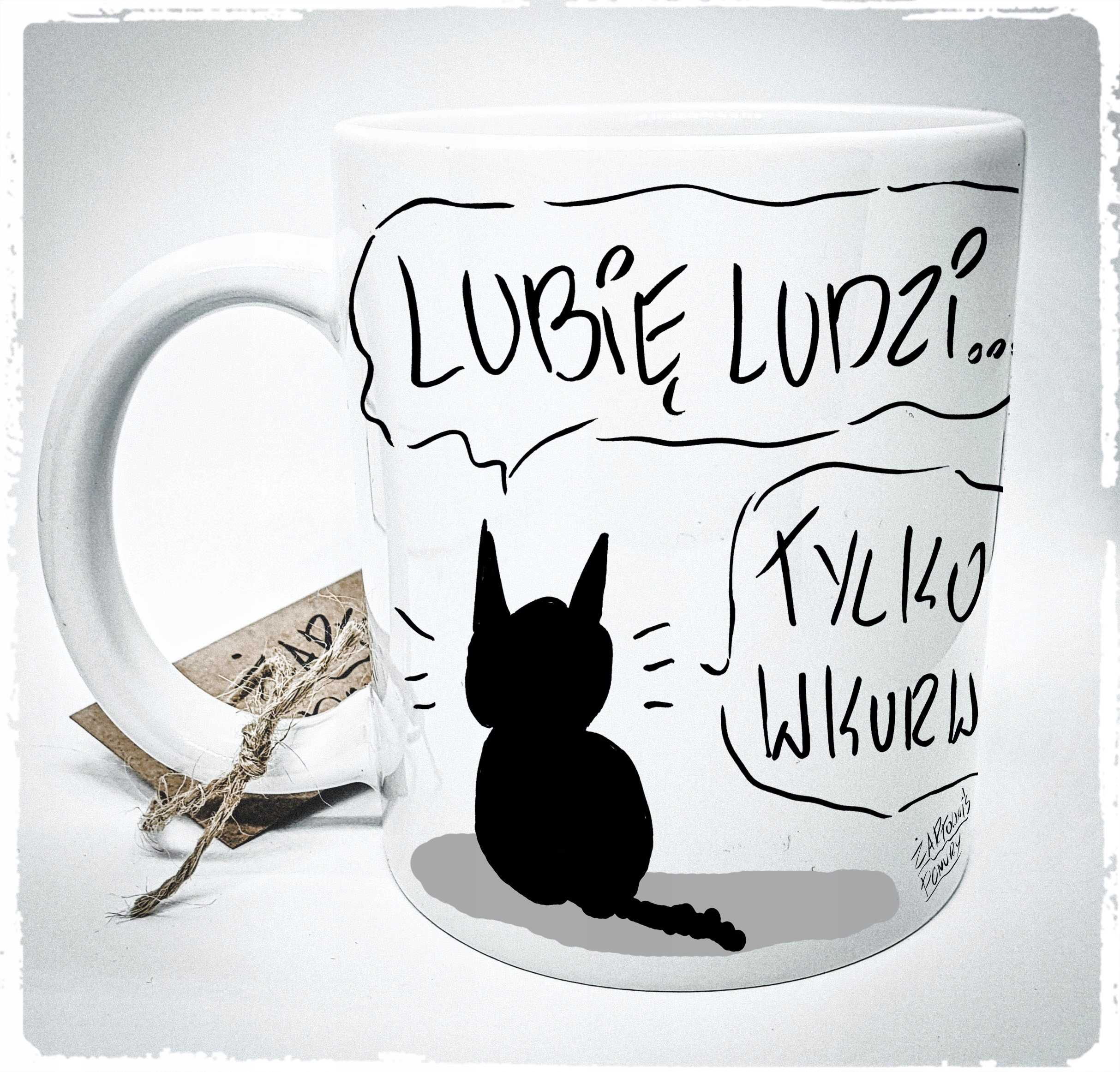 

Kubek ,,Lubię ludzi'' 330ml kot Żartowniś Ponury