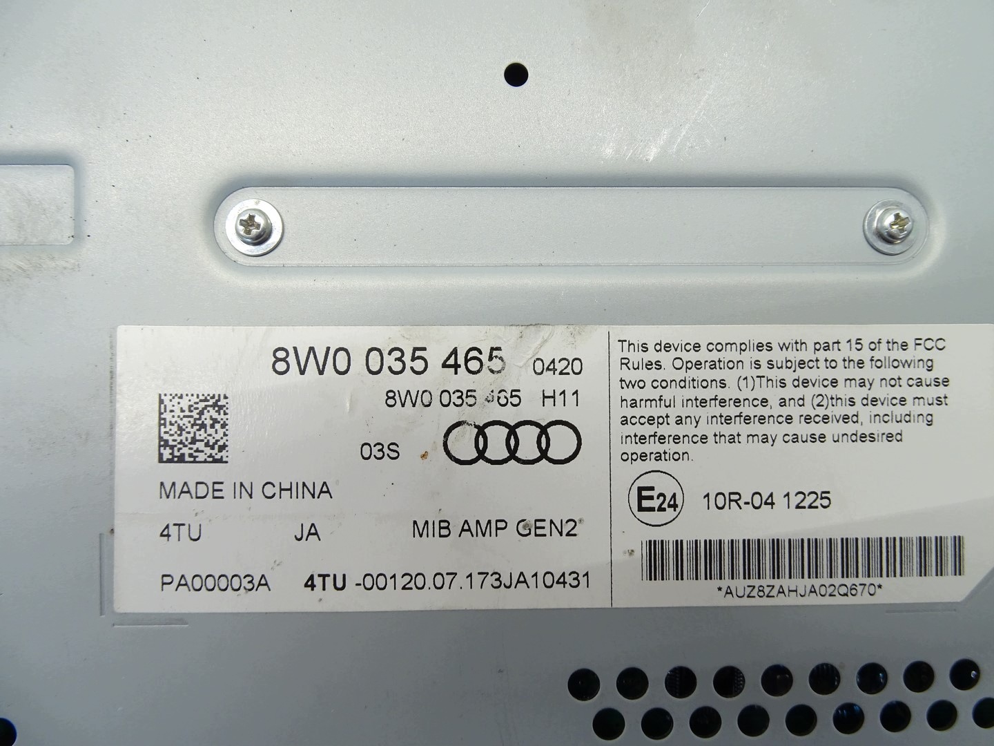 erősítő AUDI A4 B9 8W0035465