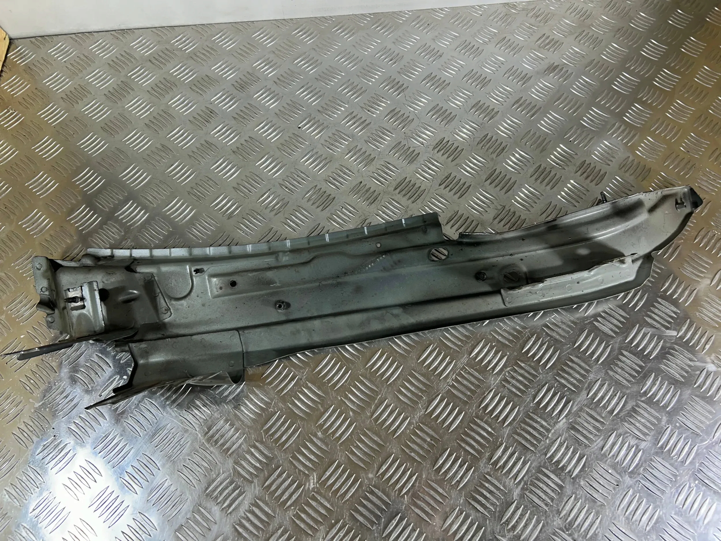 Poignée Support plaque Aile Avant Audi Q7 4L 2008