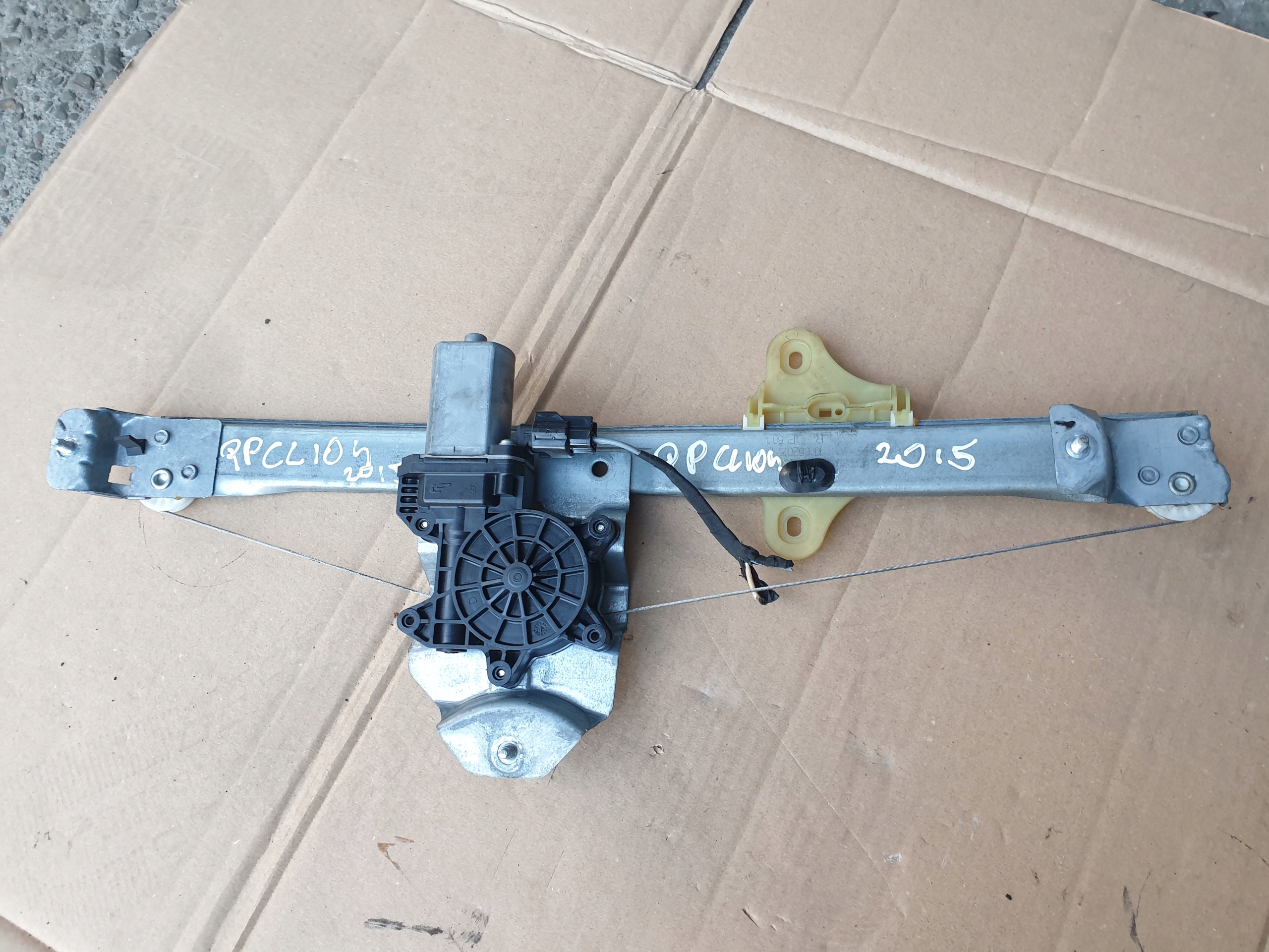 window regulator right front RENAULT CLIO 4 IV 807205569R 2013