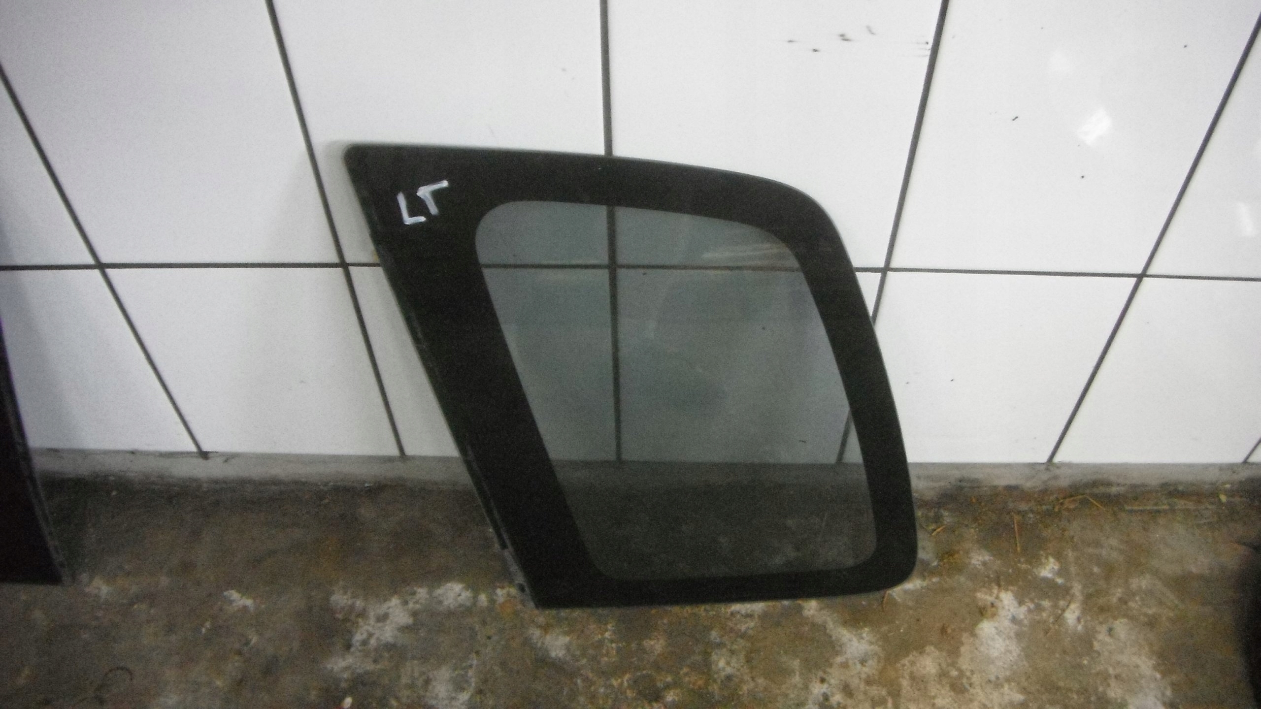 MAZDA PREMACY 99-05 SZYBA KAROSERYJNA LEWA TYLNA