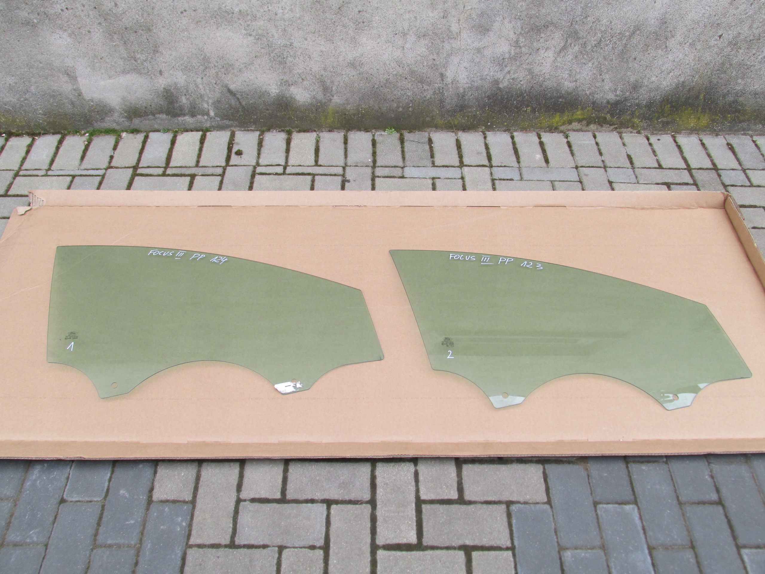 СКЛО ПЕРЕДНЬОЇ ПРАВОЇ ДВЕРІ AS2M34 FOCUS MK3 2011 2012