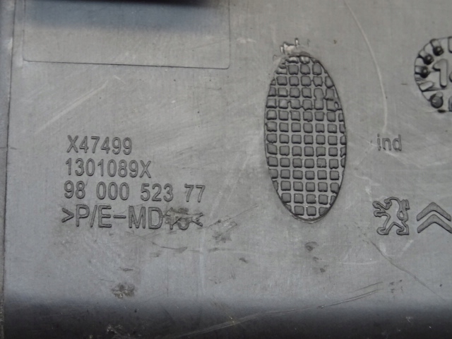 PEUGEOT 308 II T9 SCHOWEK TYLNY 9800052377 Numer katalogowy oryginału 9800052377