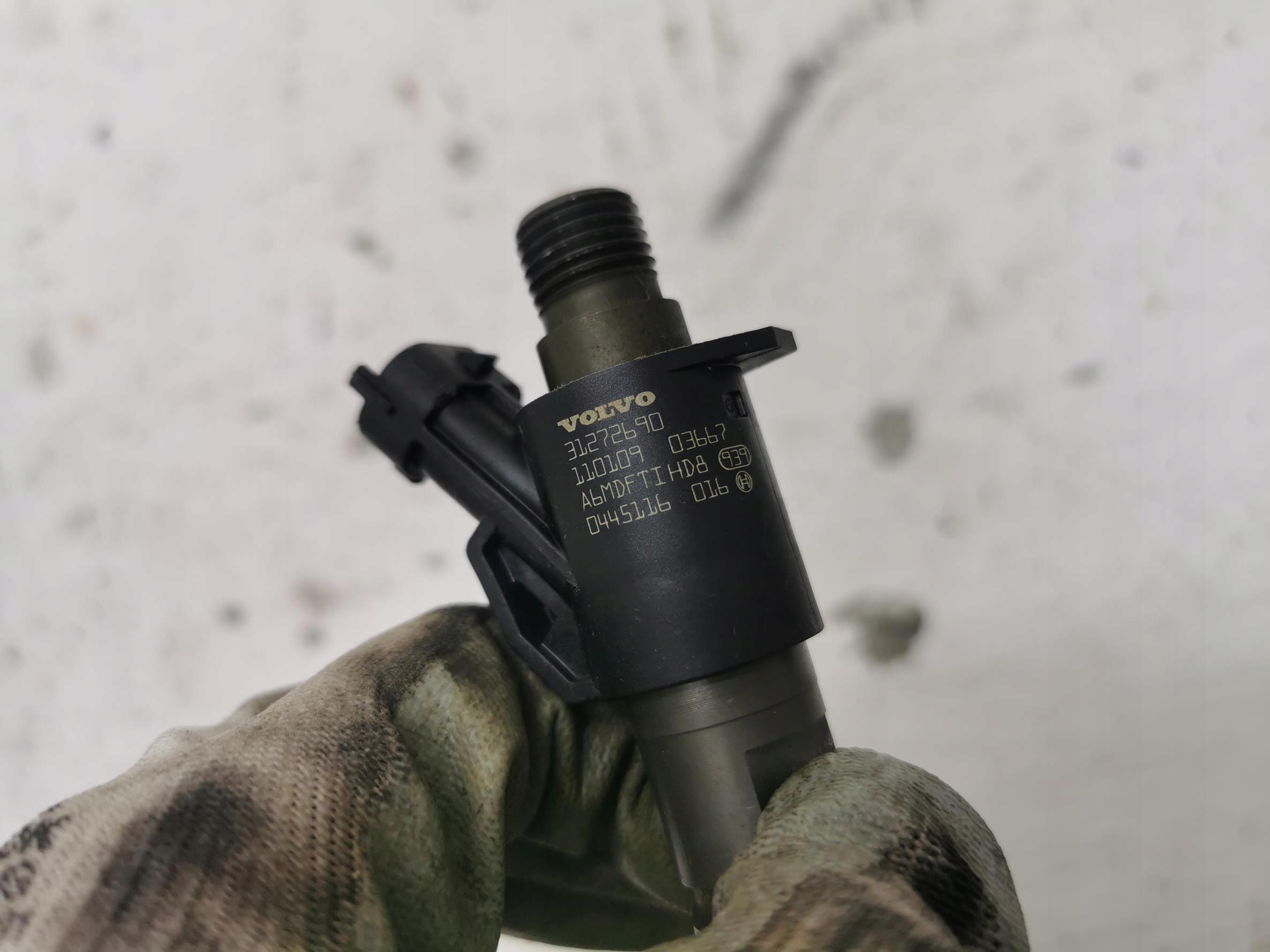 injector VOLVO V60 II 2.4D 204KM 31272690 10-18