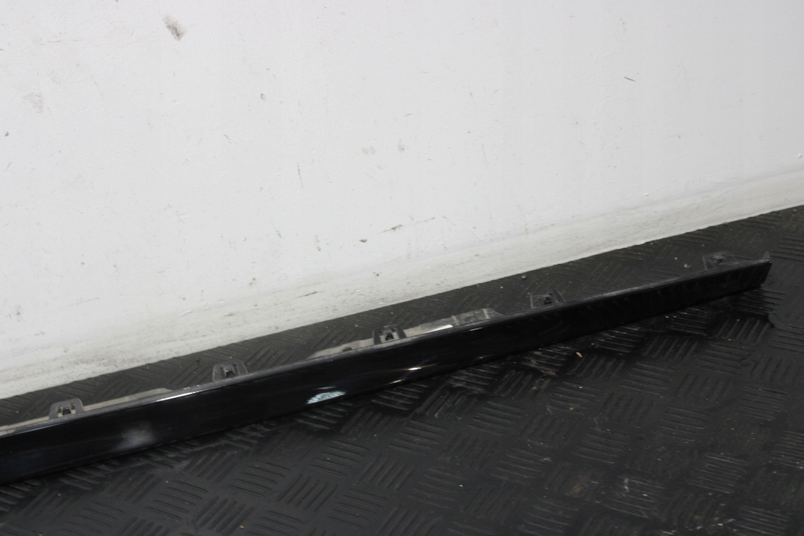 moulding threshold left BMW 1 F40 m-packet 1296013