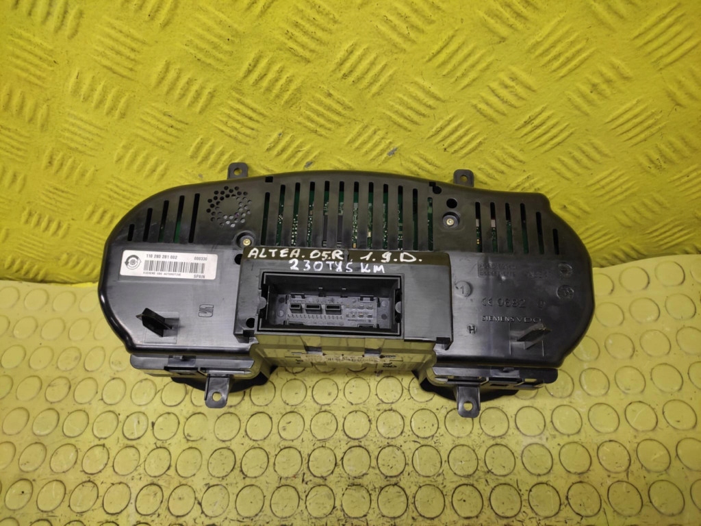 SEAT ALTEA 1.9 TDI dials 5P0920830A