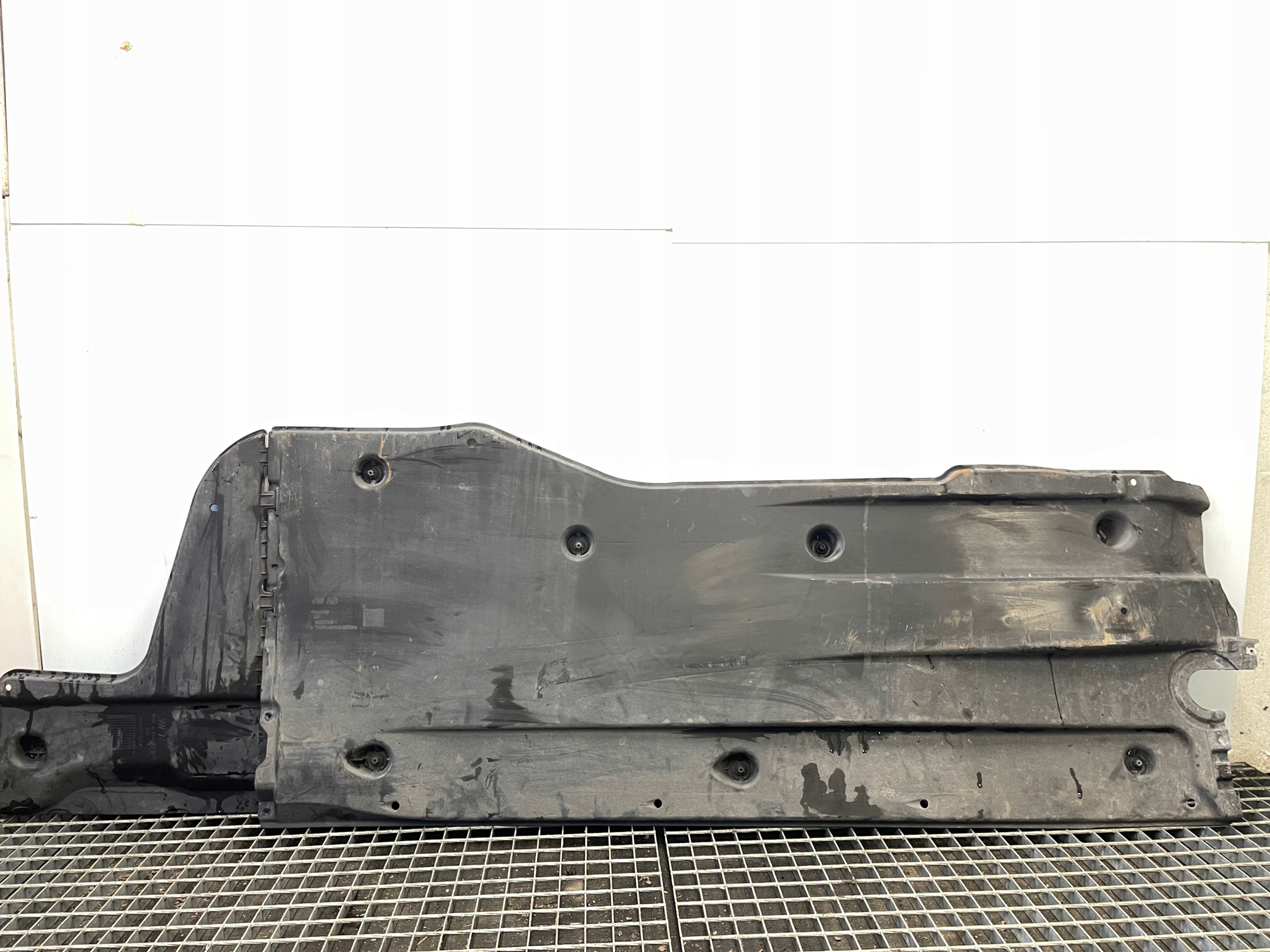 abdeckung Blende Abdeckung Unterfahrschutz links VW PASSAT B8 14- 3Q0825201H