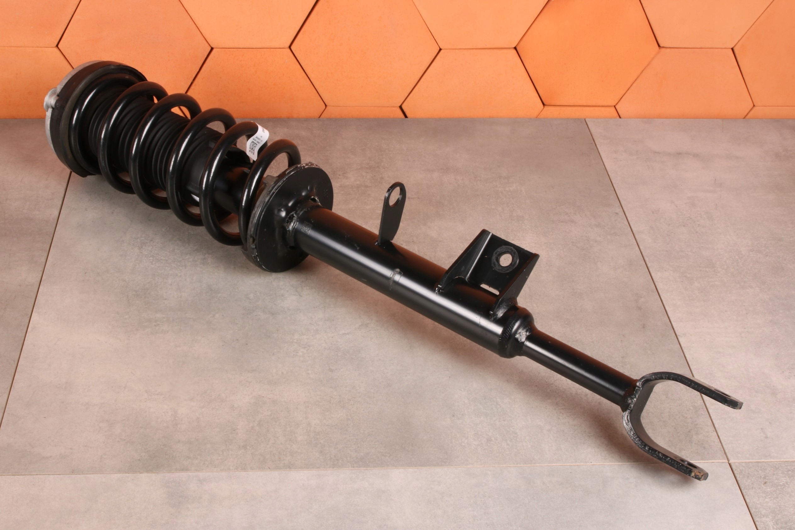 BMW 5' G60 530e B48X HYBRYDA shock absorber right front front 5B3E064