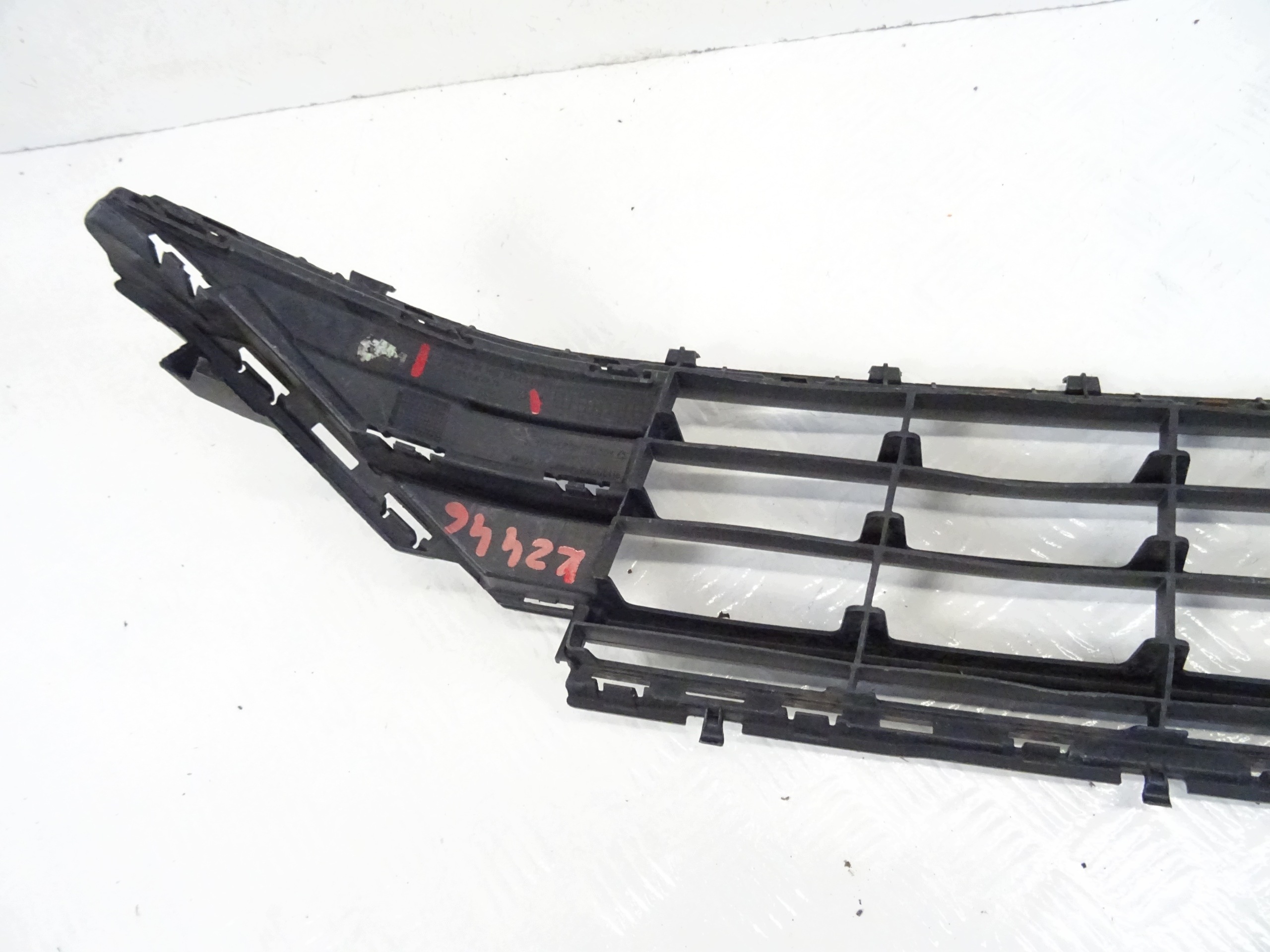 grid of a bumper front central VW GOLF VII LIFT 5G0853677M