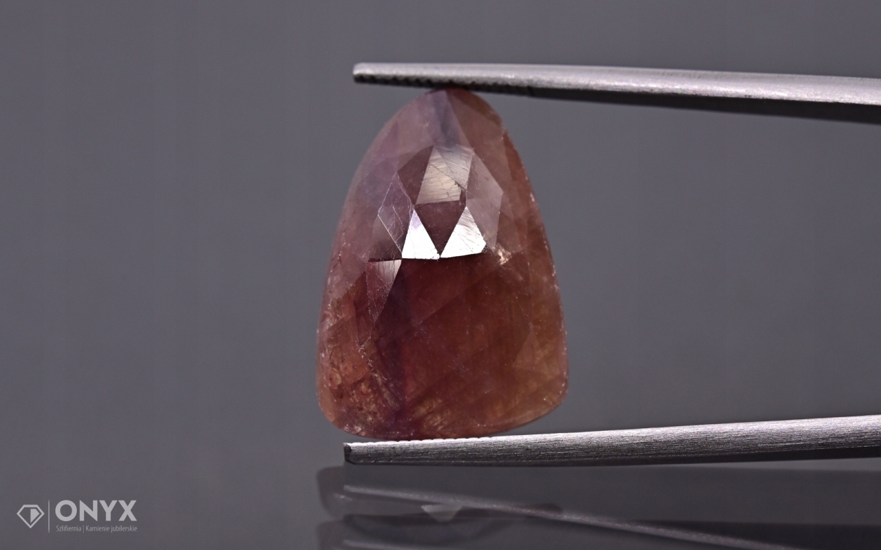 Safír fasetovaná nepravidelná rozeta 19,5x13,5 mm