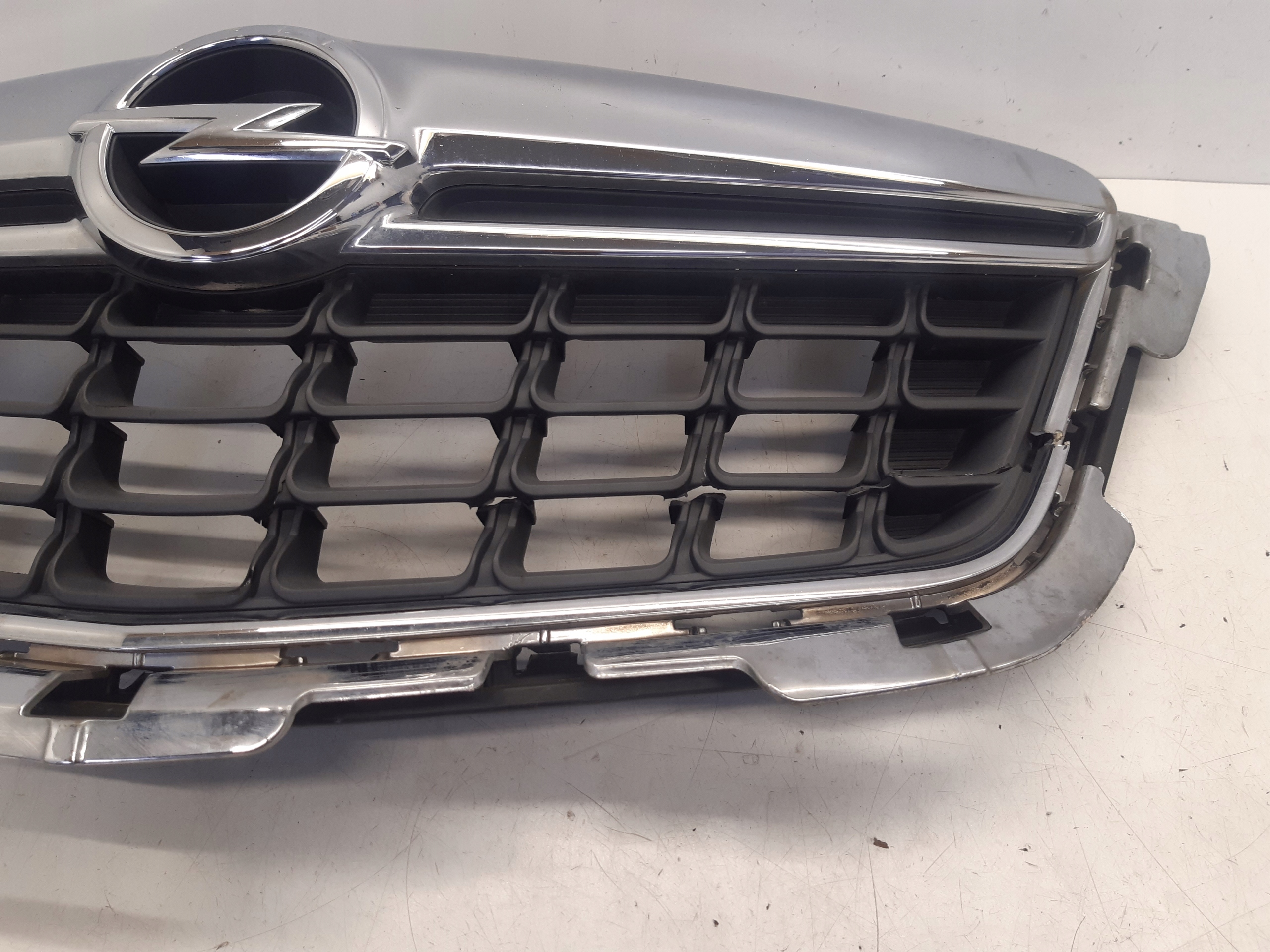 Grill Grill 95391779 Opel Mokka A 1,6 CDTI
