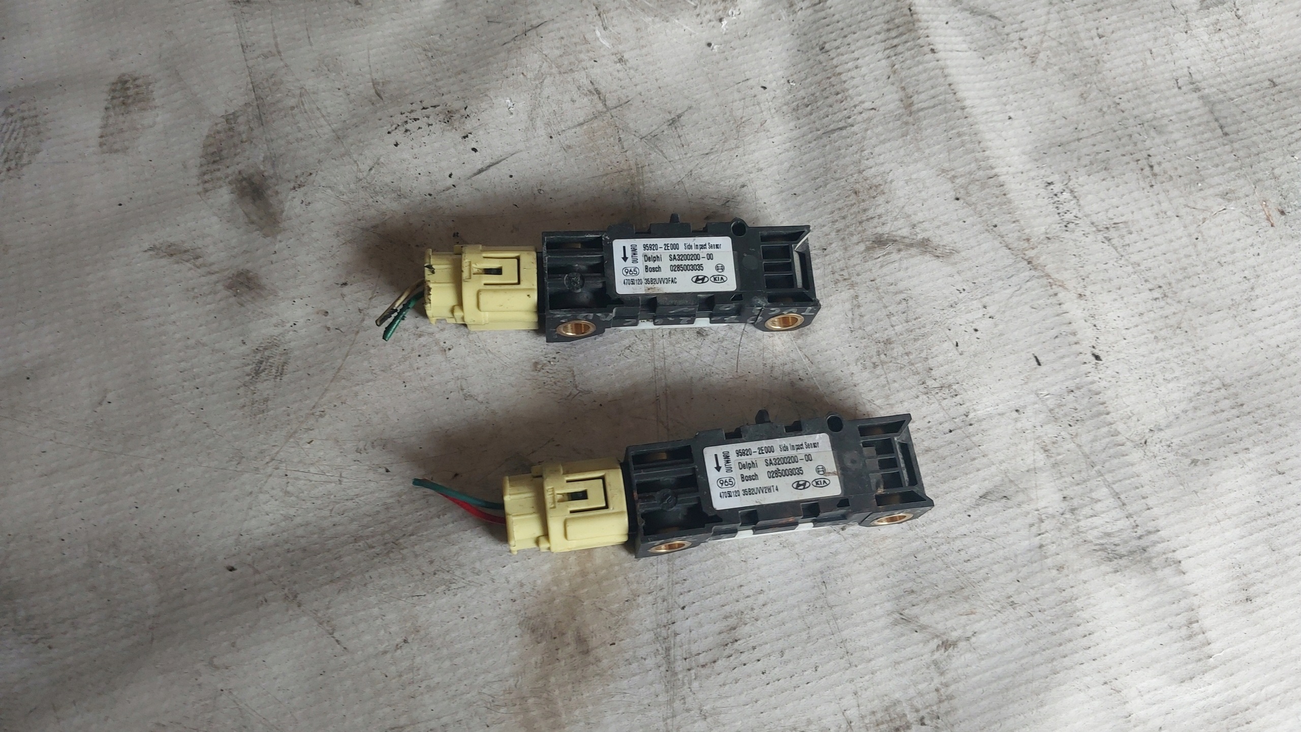 HYUNDAI TUCSON und SPORTAGE II 04-10 Crashsensor Drucksensor 0285003035 95920-2E000