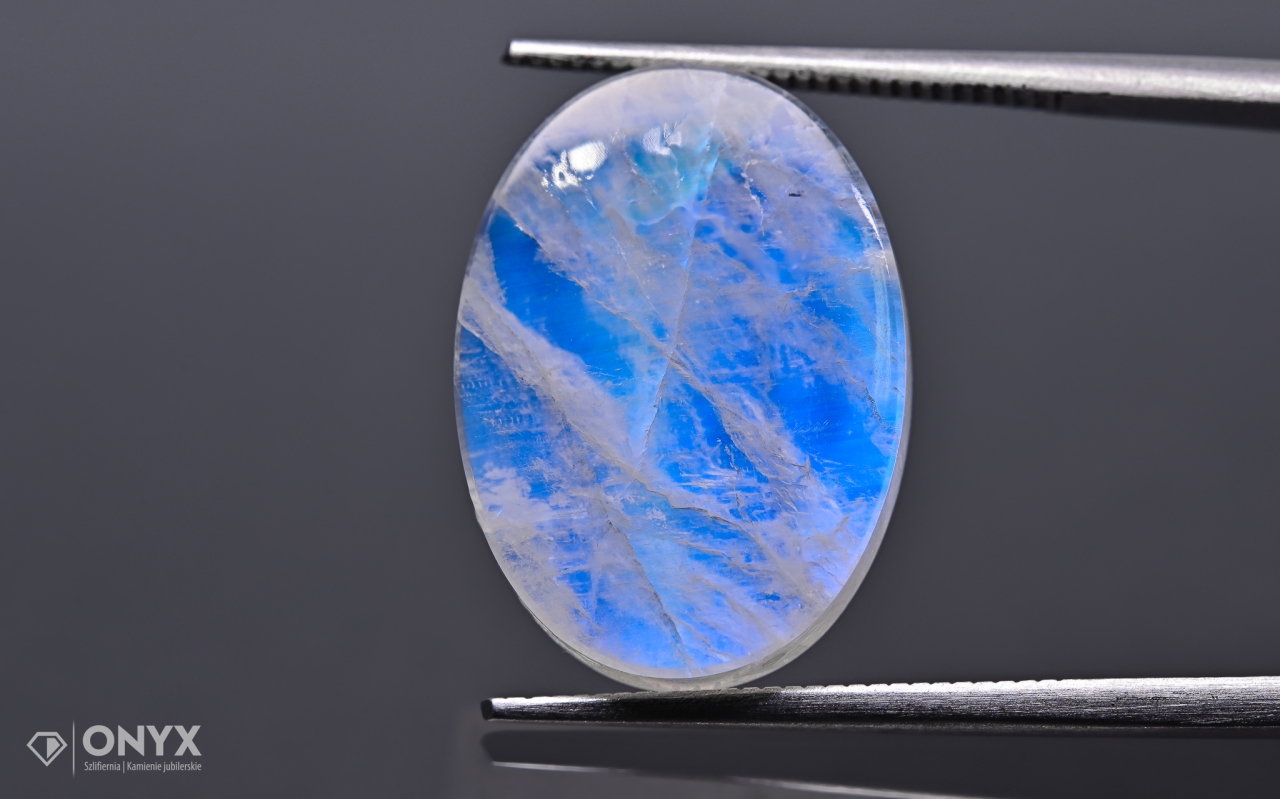 Měsíční kámen mělký ovál 18x13 mm