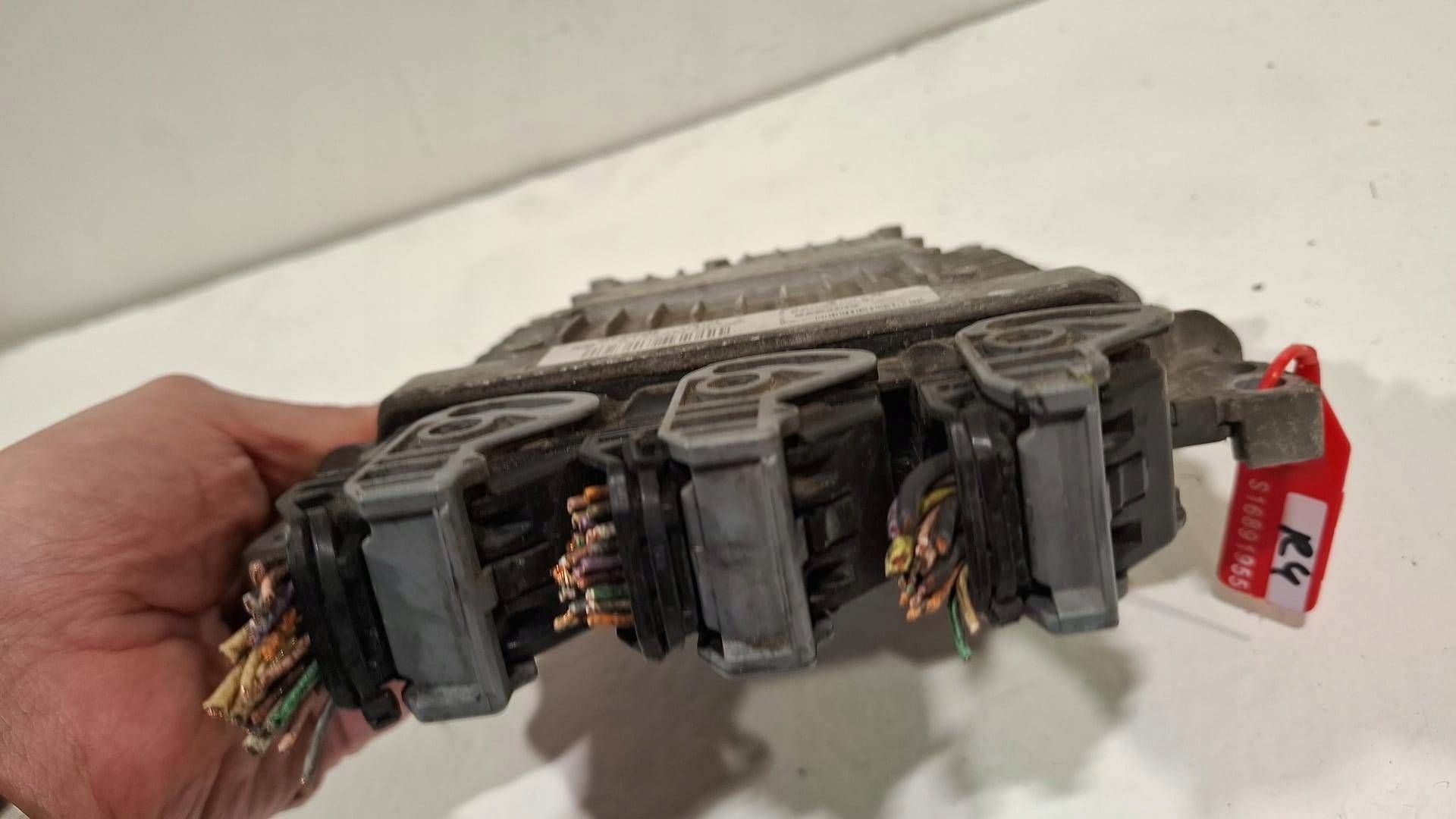 control unit of the engine computer S122326113A 8200804775 Renault 1.5 DCI