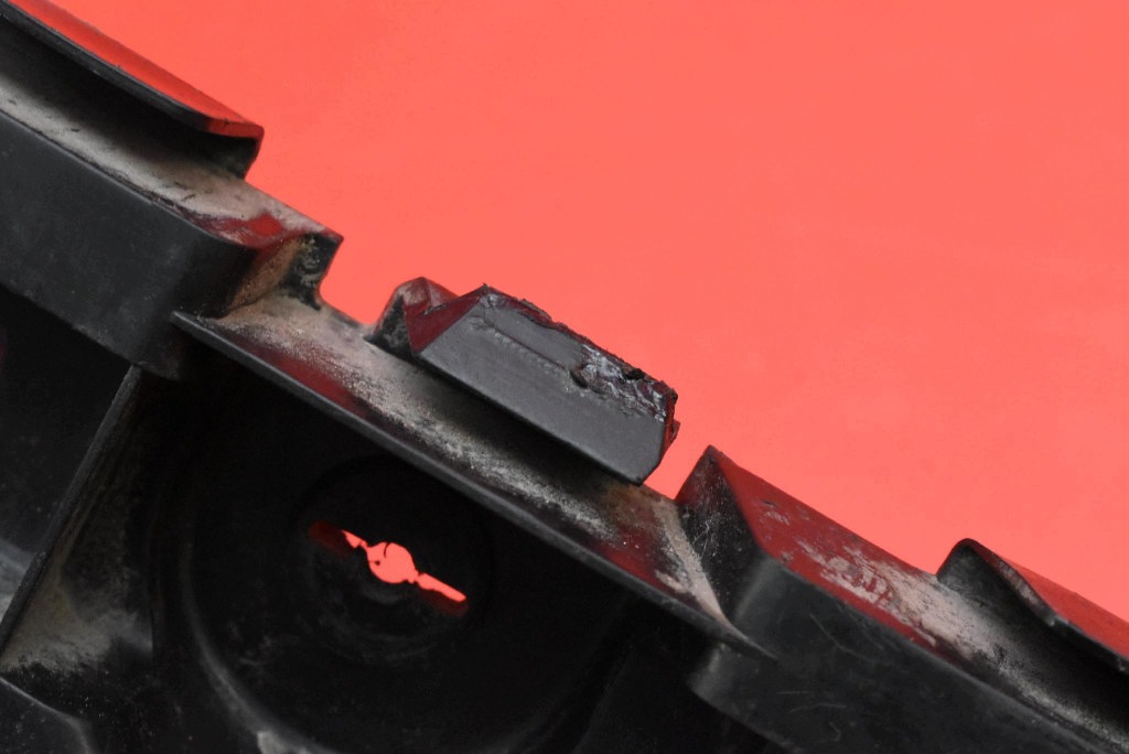 bumper bracket left front 622210007R RENAULT LATITUDE 1 and sedan 10-14
