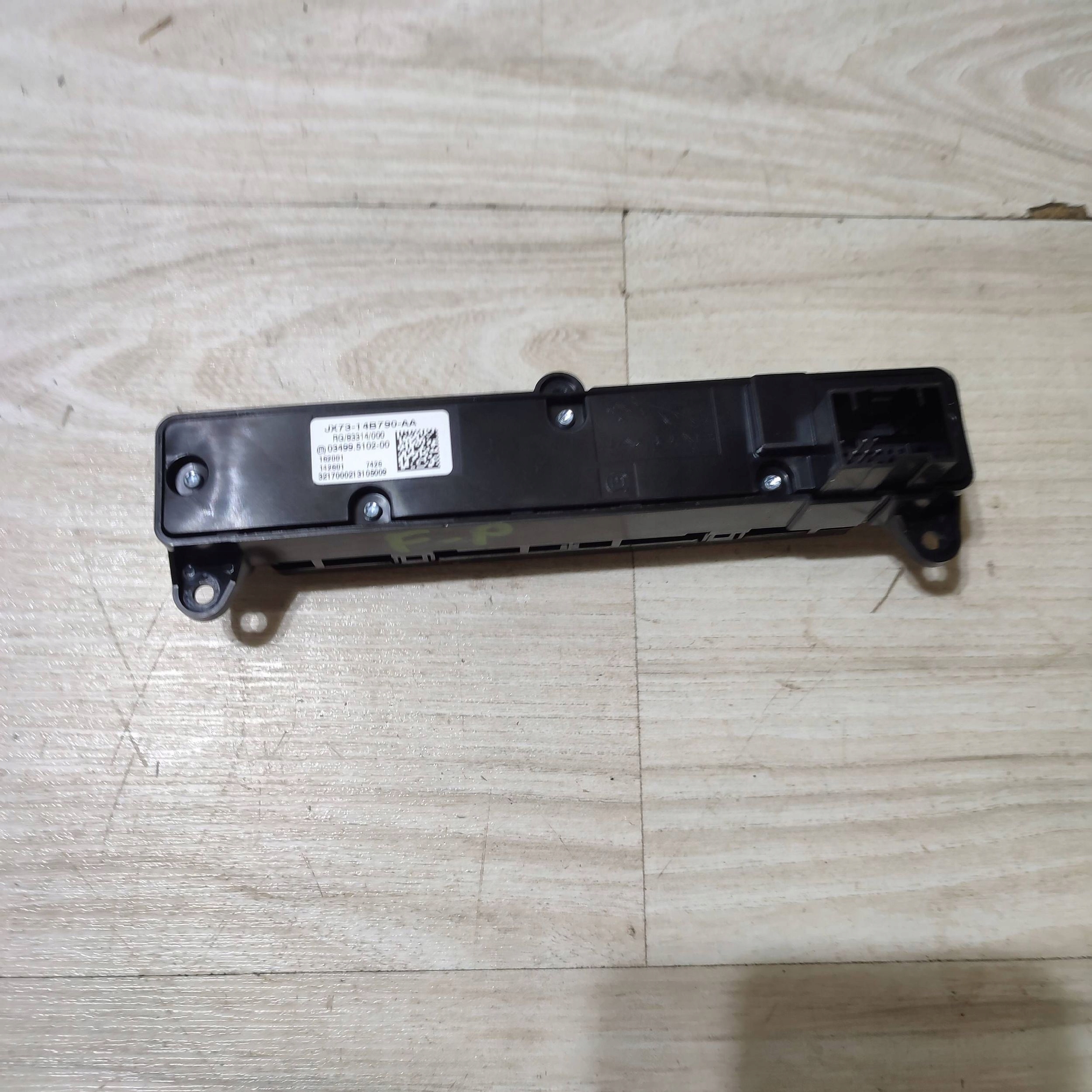 running board controls Jaguar F-Pace JX7314B790AA
