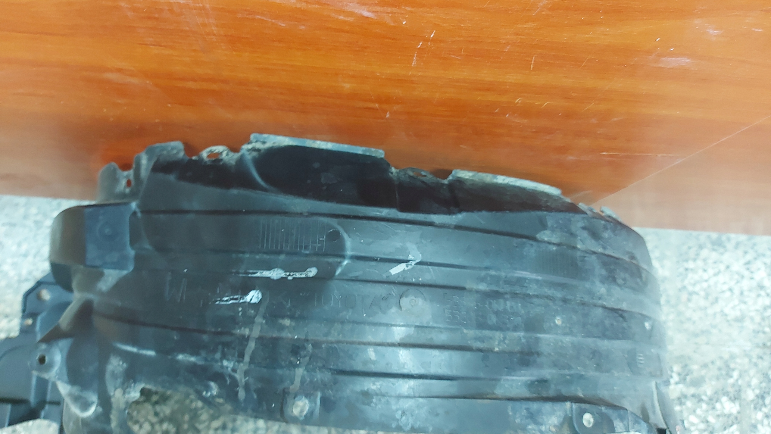 mudguard right front TOYOTA HILUX VIII 20