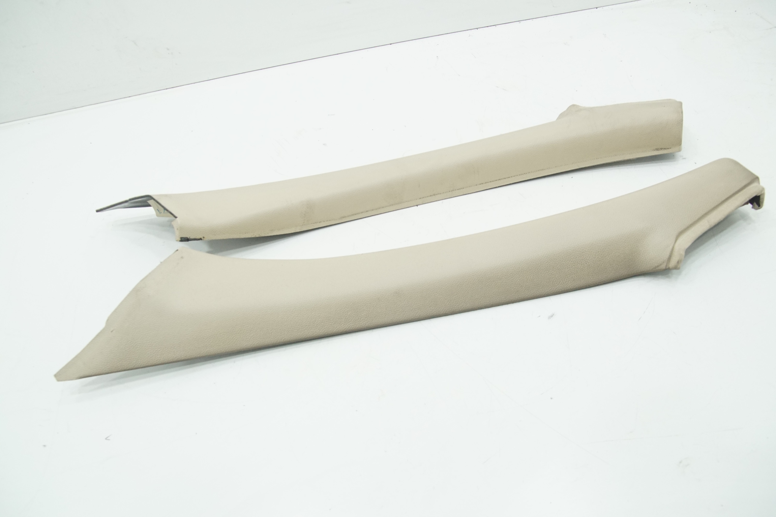 A2306900225 - Кришка стійки ліва права 8J15 MERCEDES SL R230 02