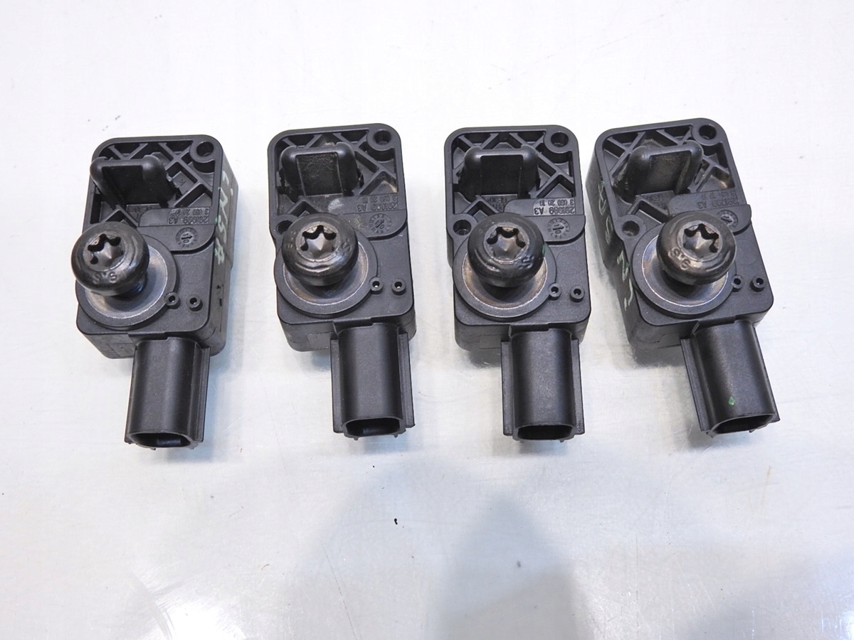 SENSOR UDERZENIOWY OPEL INSIGNIA A 13502341 Producent części Opel OE