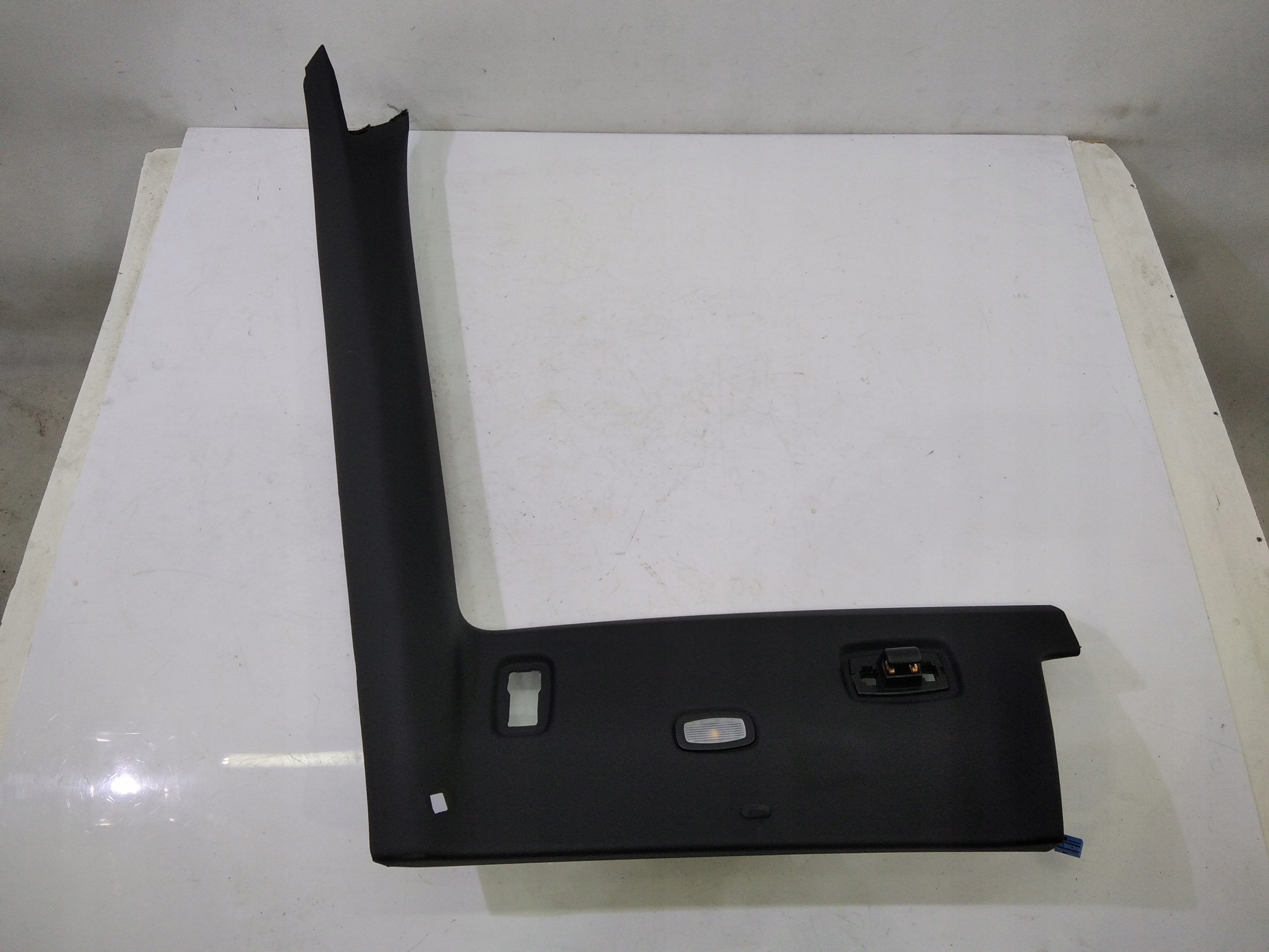 A2386902600 - MERCEDES W238 кабріолет обшивка правої стійки